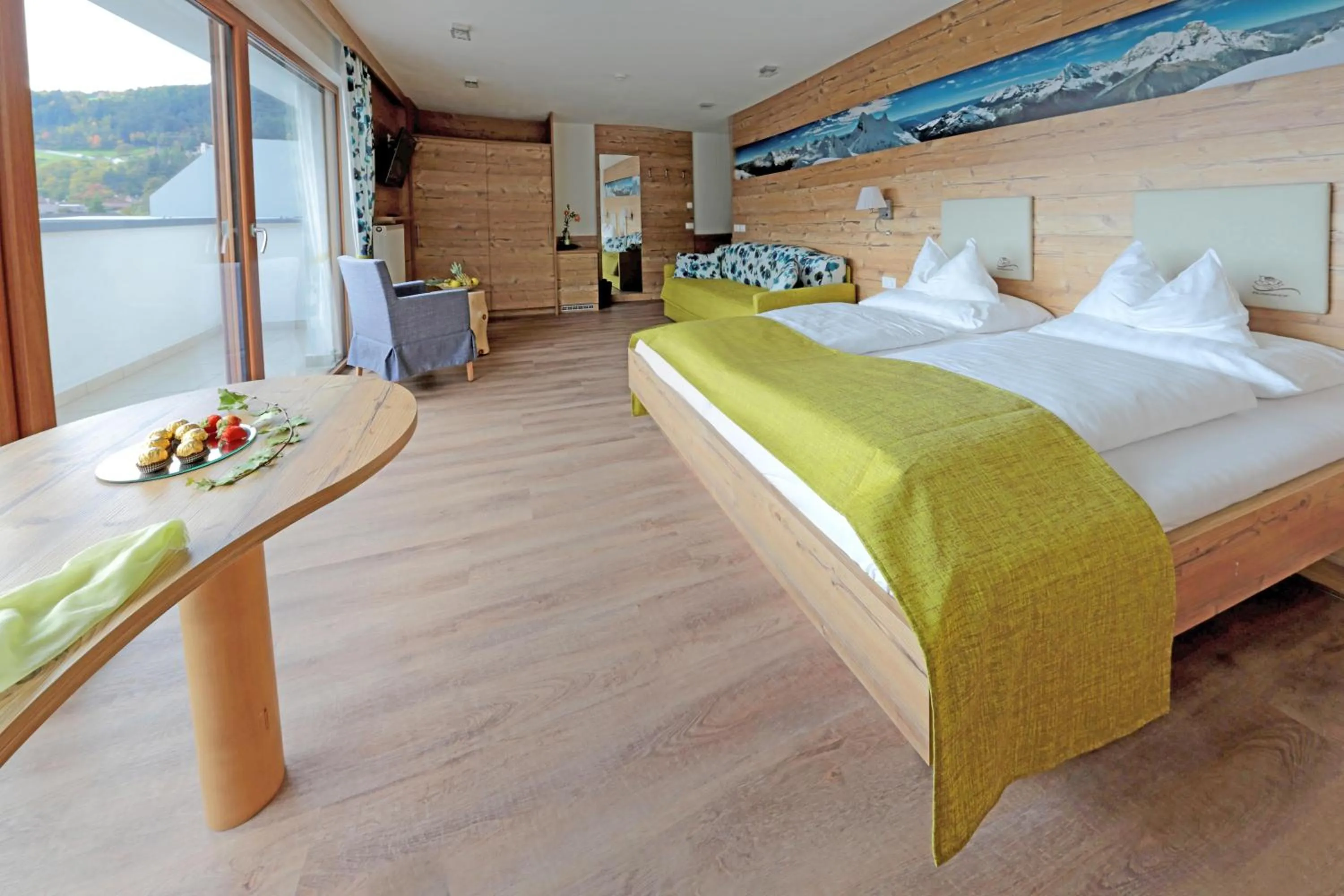 Photo of the whole room, Bed in Molaris Lodge