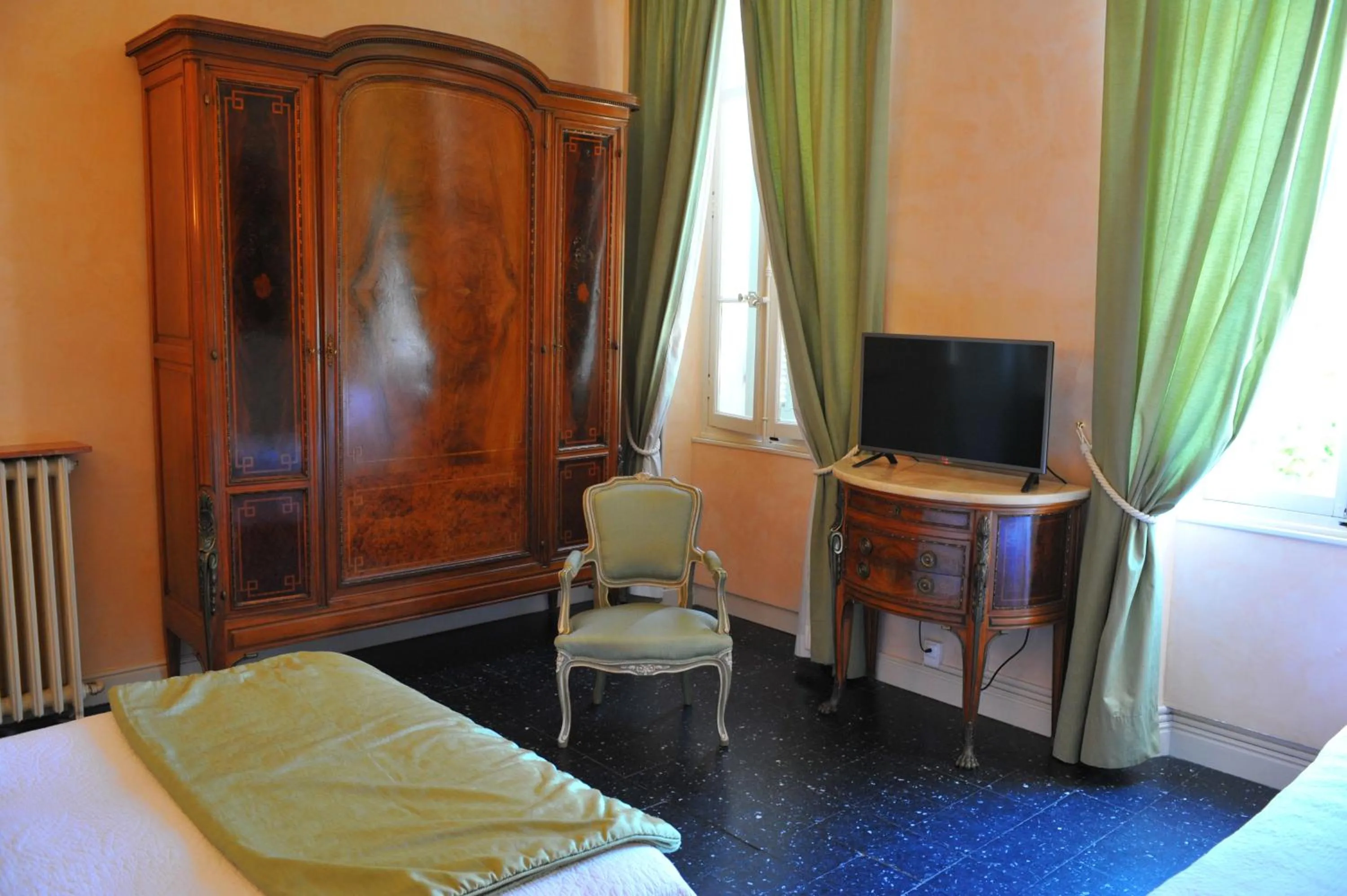 TV and multimedia, Bed in Villa Valflor chambres d'hôtes et appartements