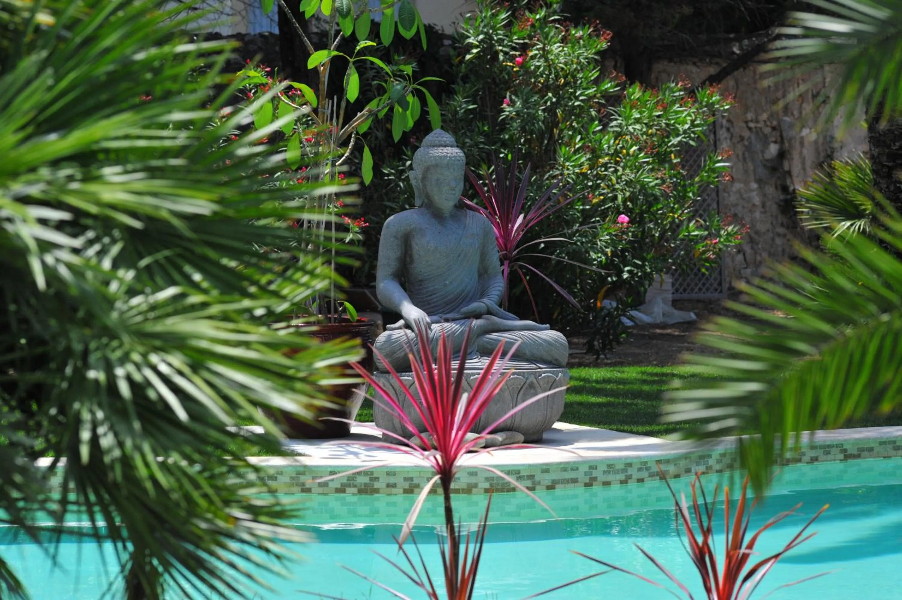 Swimming pool in Villa Valflor chambres d'hôtes et appartements
