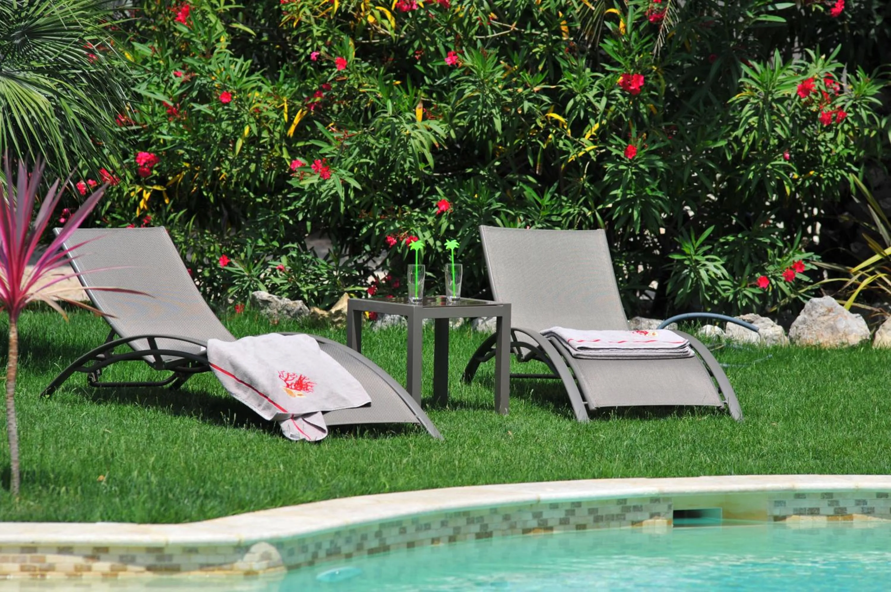 Swimming pool in Villa Valflor chambres d'hôtes et appartements