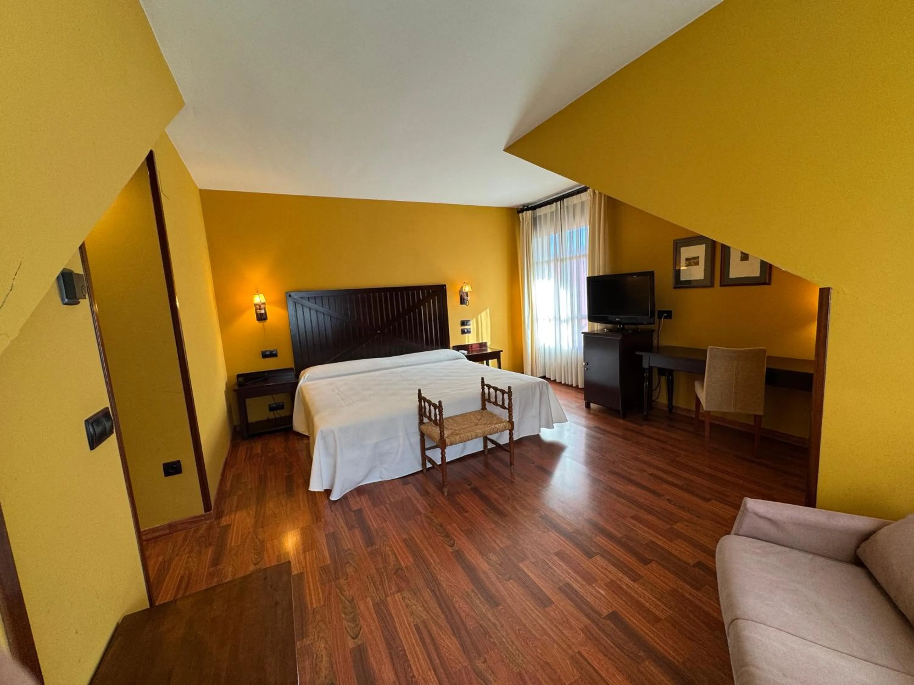 Photo of the whole room, Bed in Hotel Cotiella