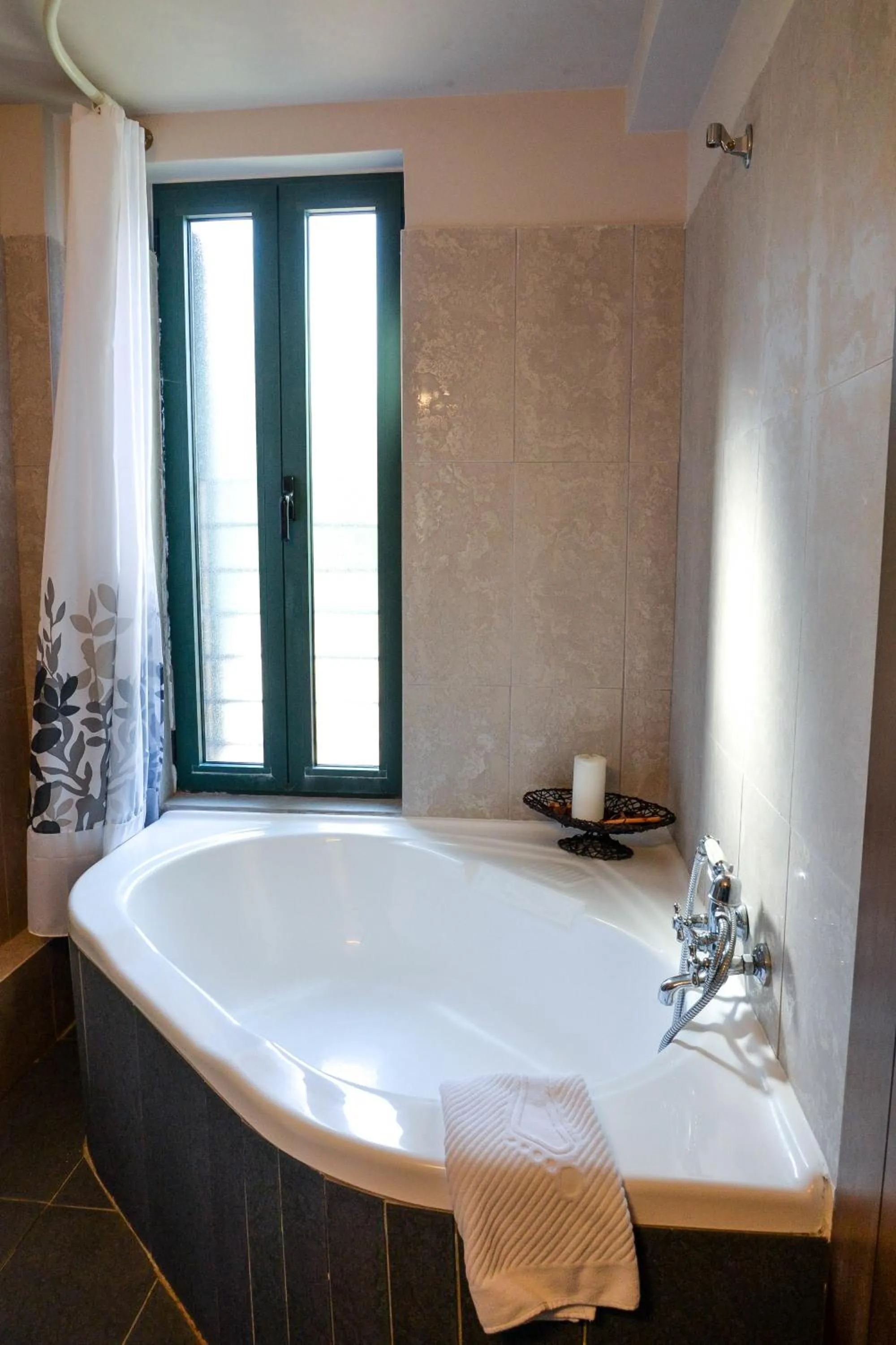 Day in Vathyskia Guesthouse