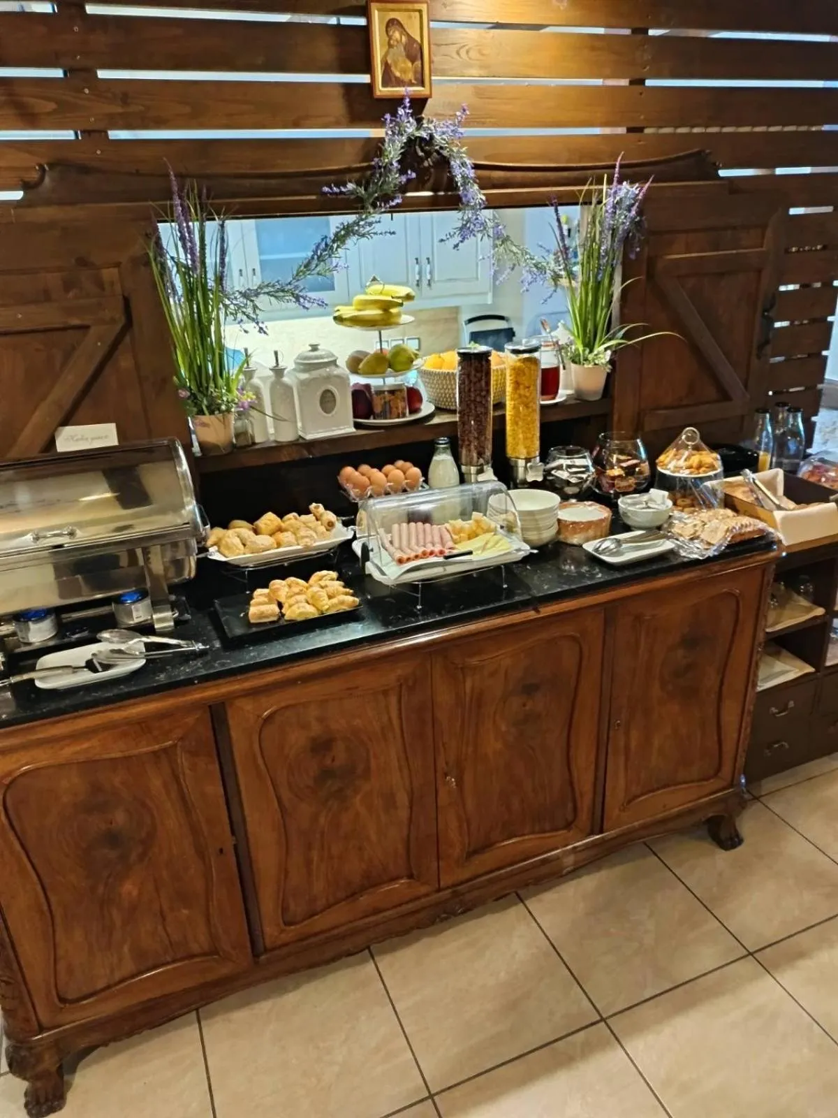 Breakfast in Vathyskia Guesthouse