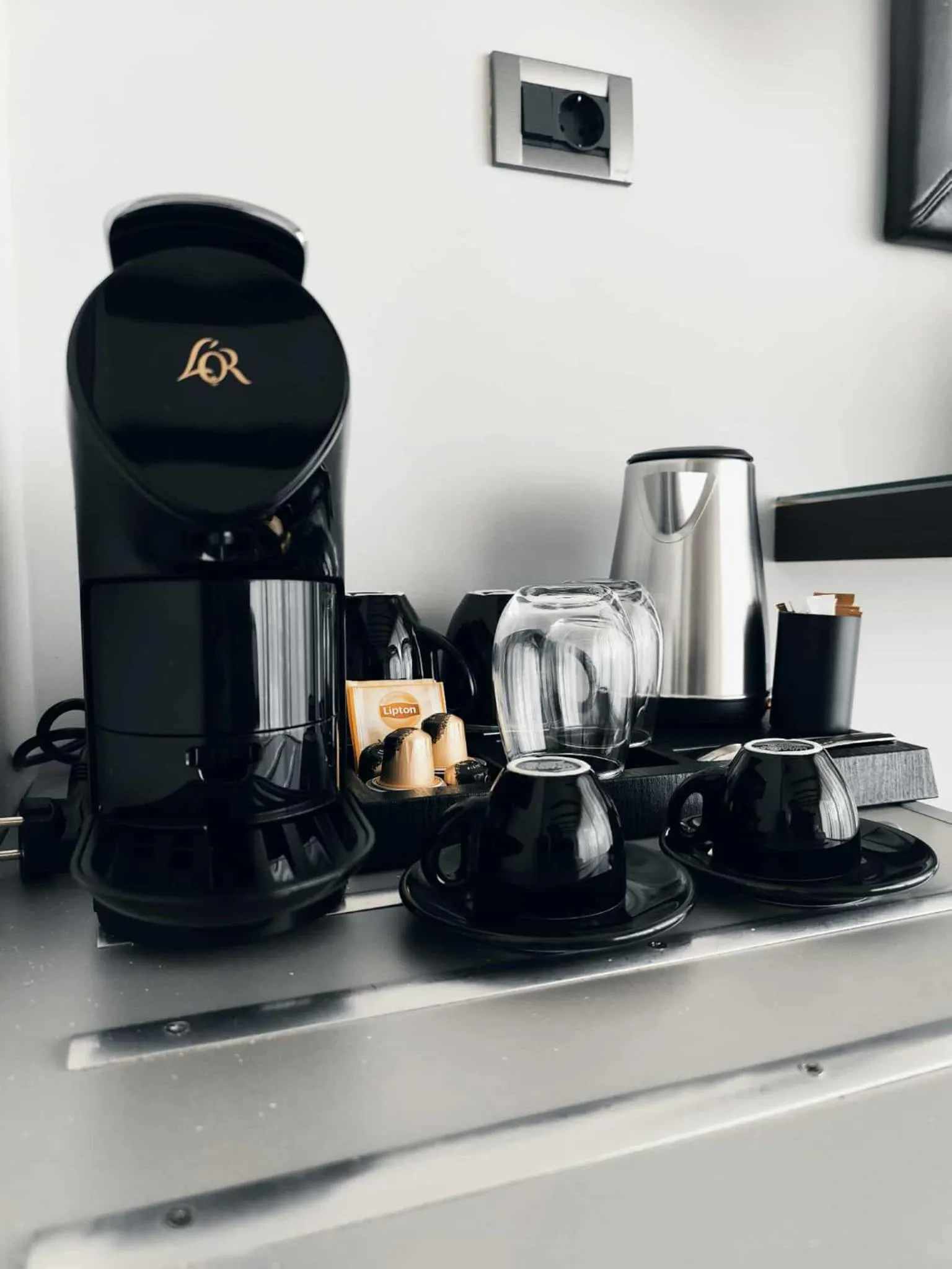 Coffee/tea facilities in Vathyskia Guesthouse