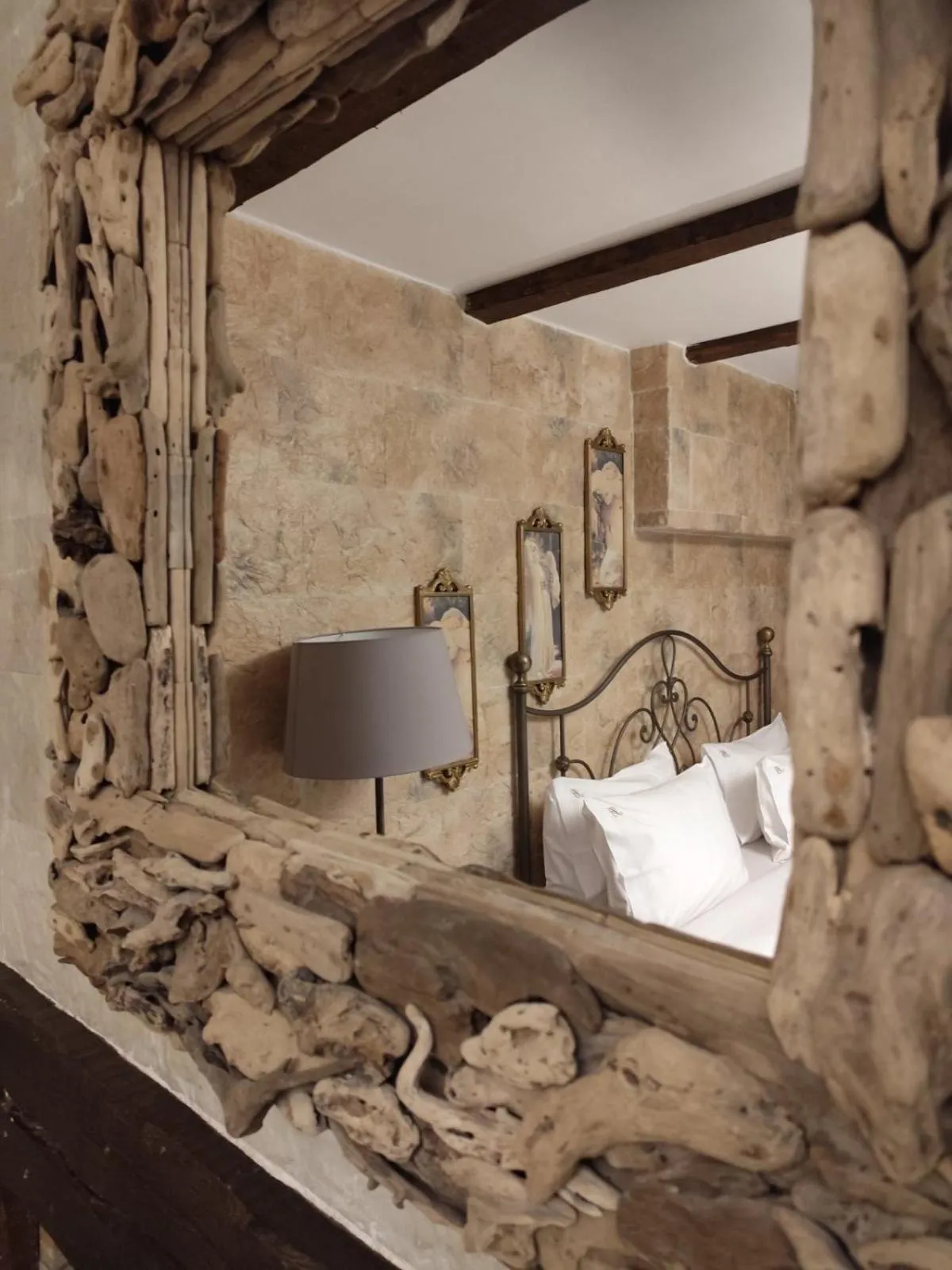 Bed in Vathyskia Guesthouse