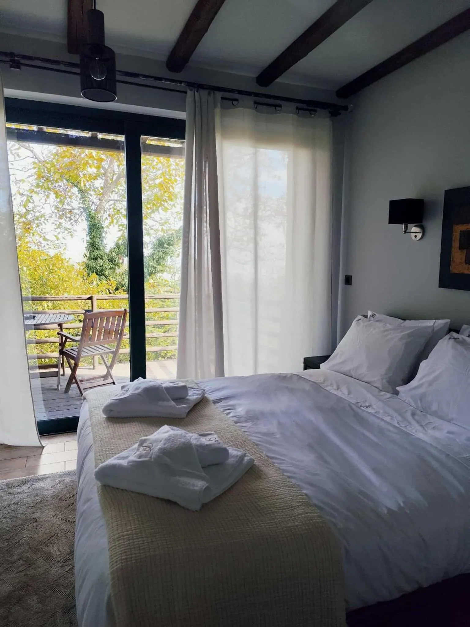 Bed in Vathyskia Guesthouse