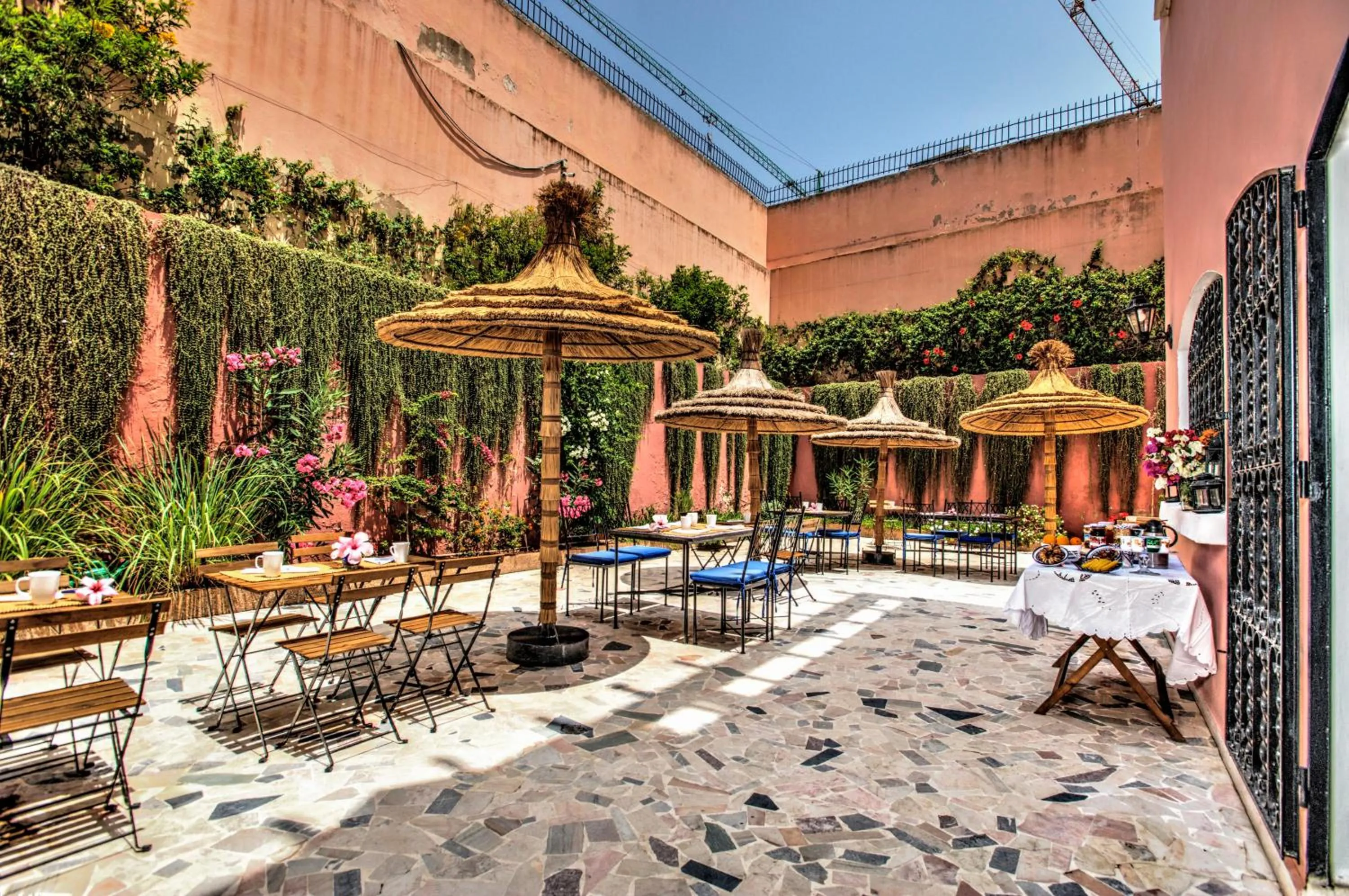 Patio in LHOSTEL à Casablanca