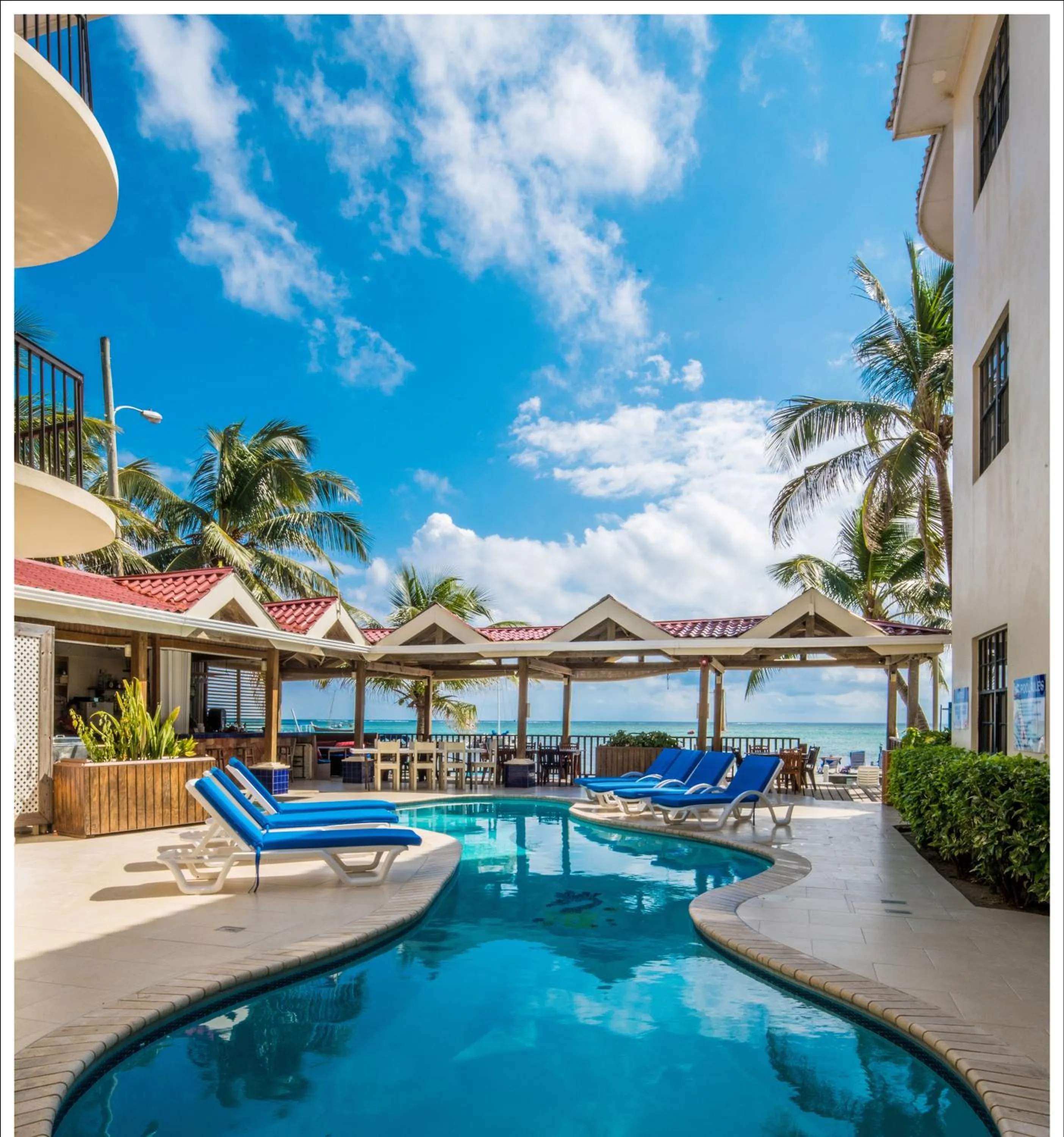 Swimming pool in SunBreeze Suites