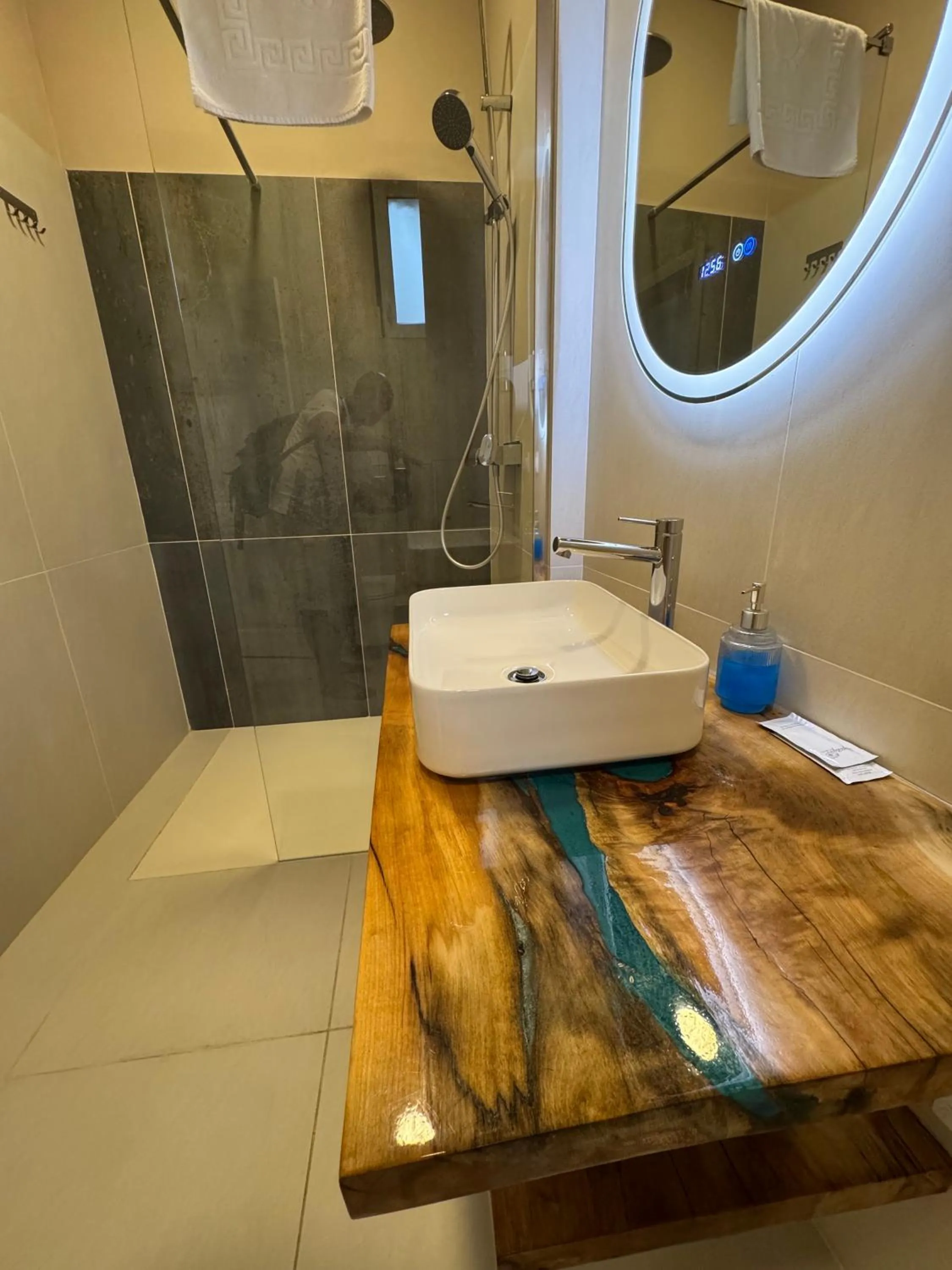 Shower in Lucas 10 Apartments