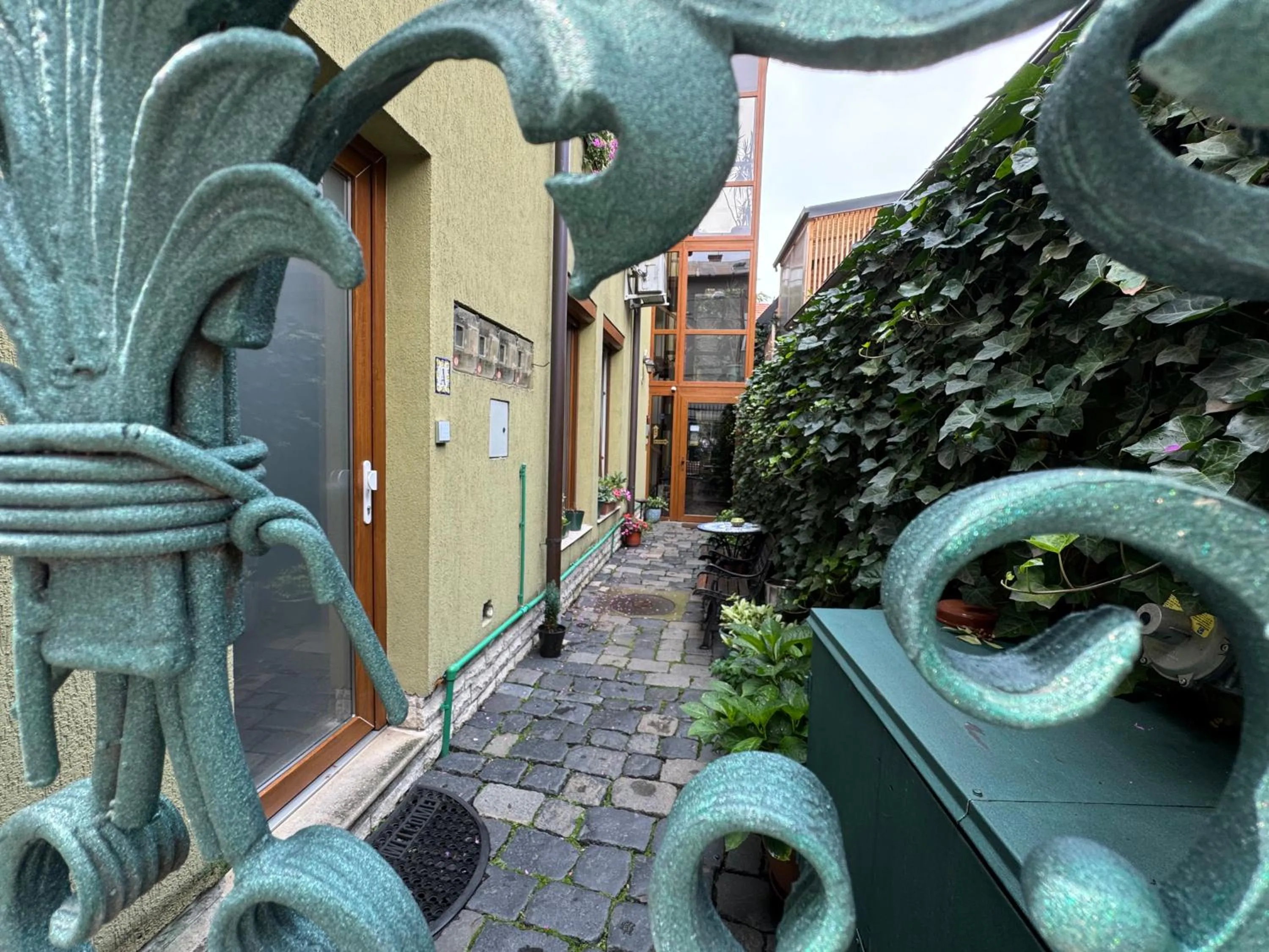 Property building in Lucas 10 Apartments