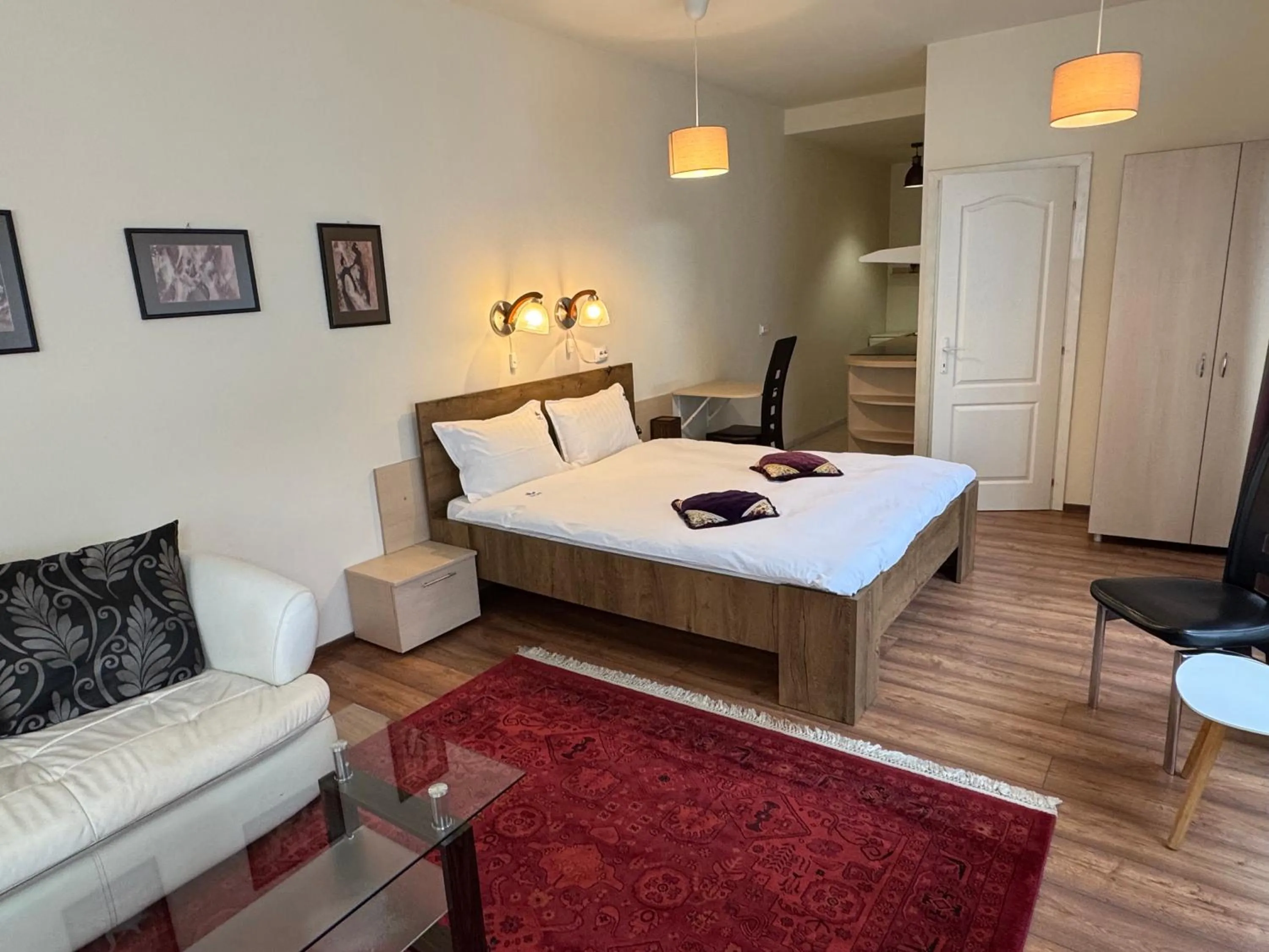 Bed in Lucas 10 Apartments