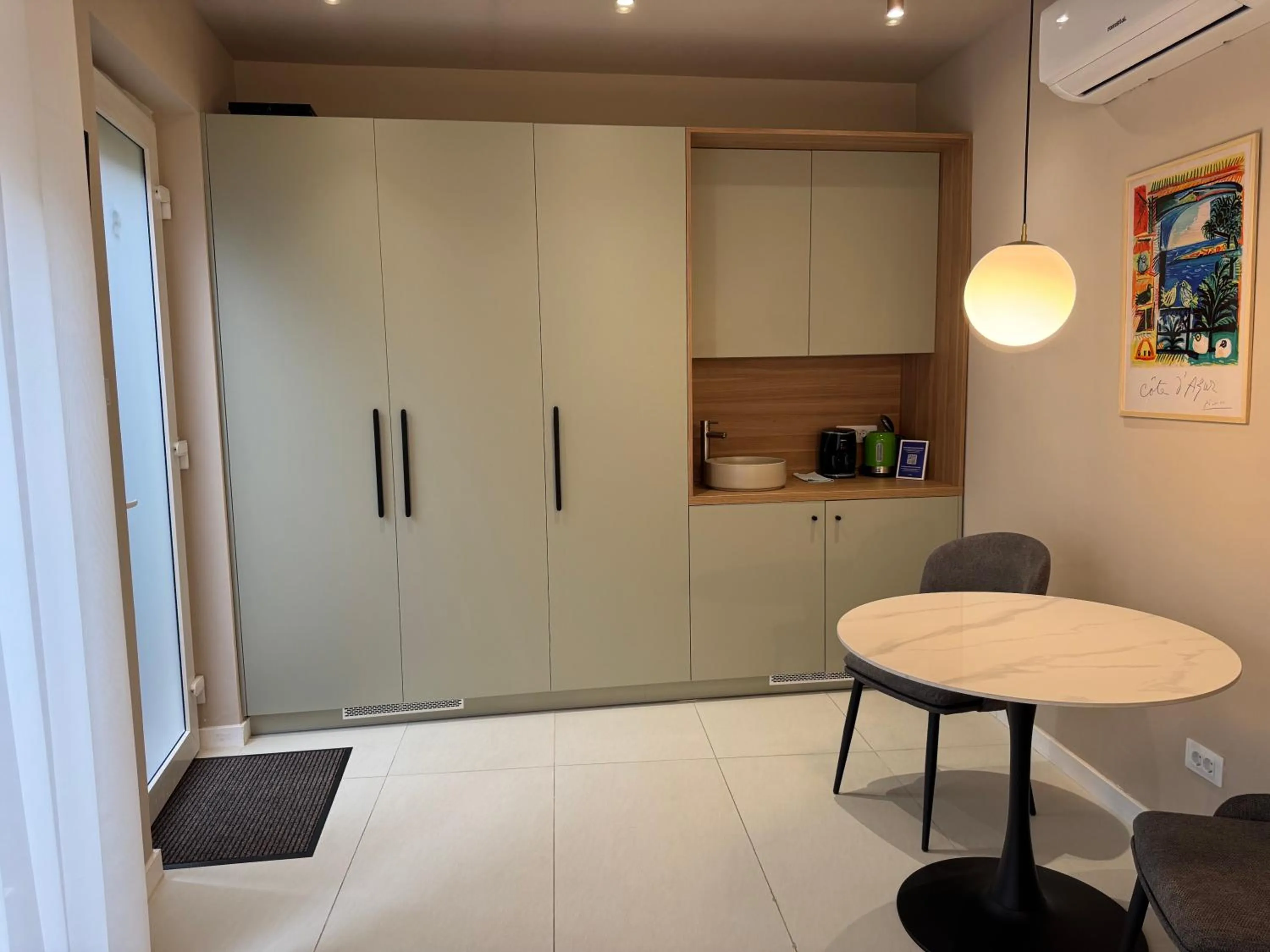 Kitchen or kitchenette in Lucas 10 Apartments