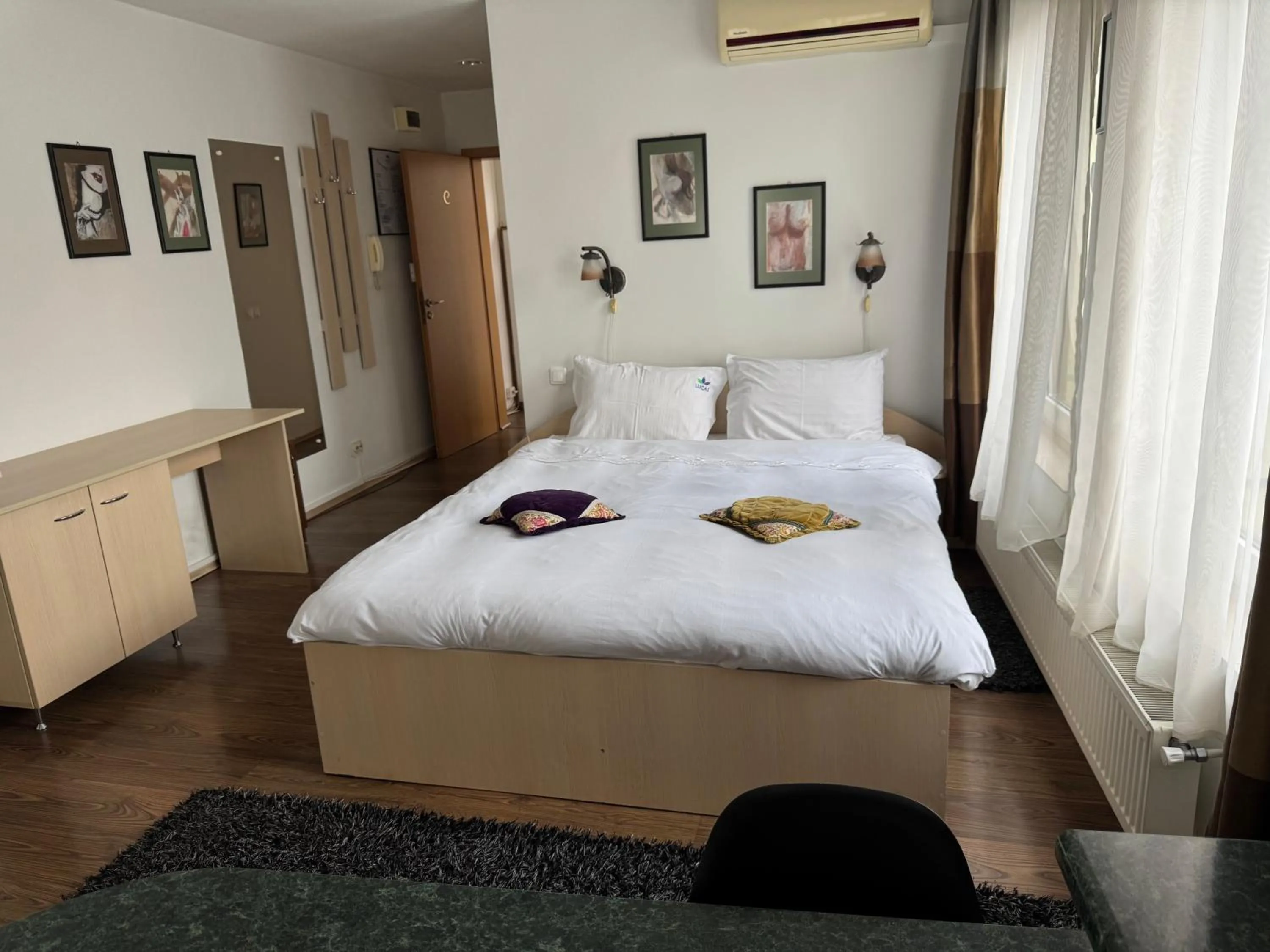 Bed in Lucas 10 Apartments