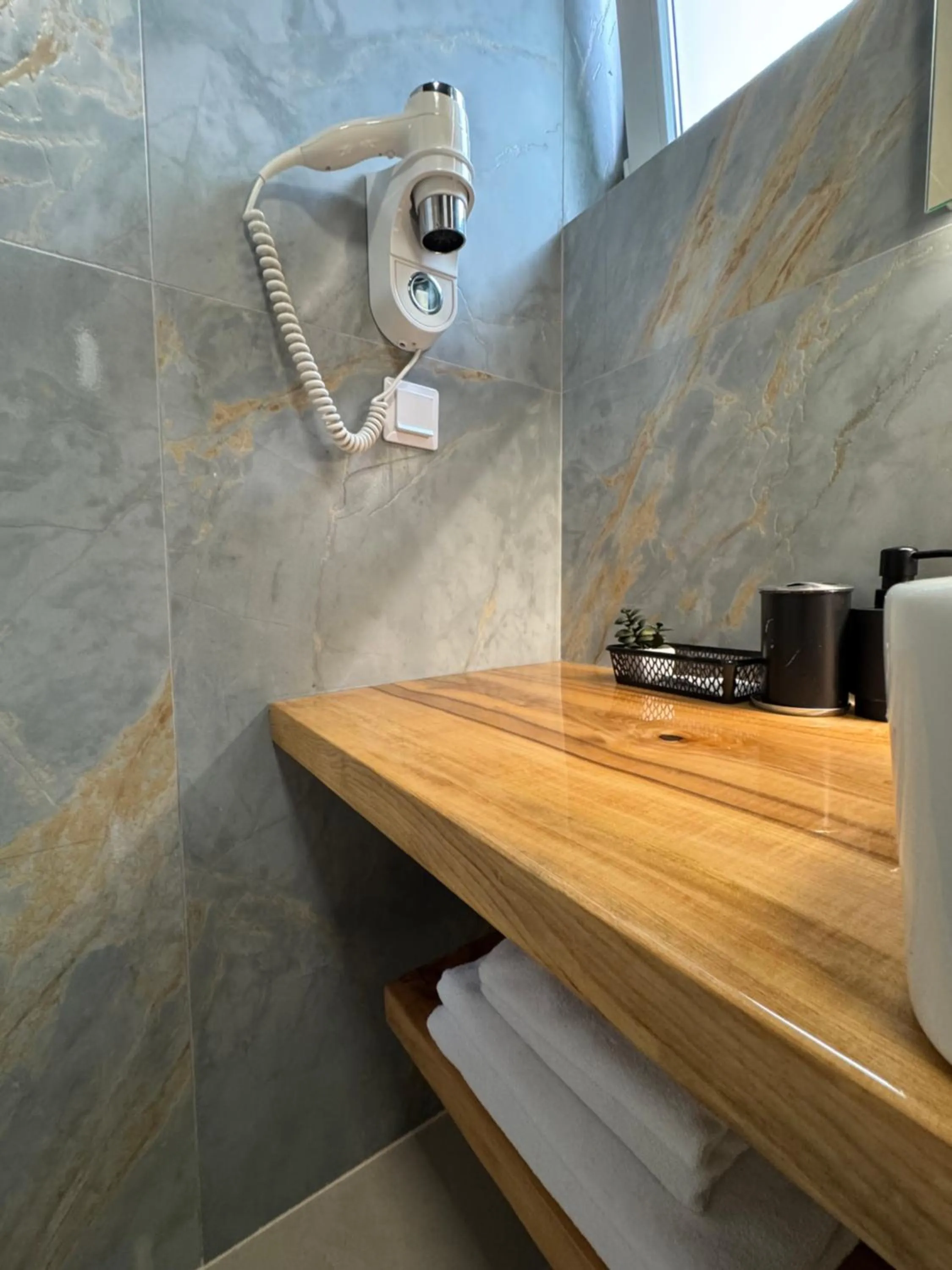 Bathroom in Lucas 10 Apartments