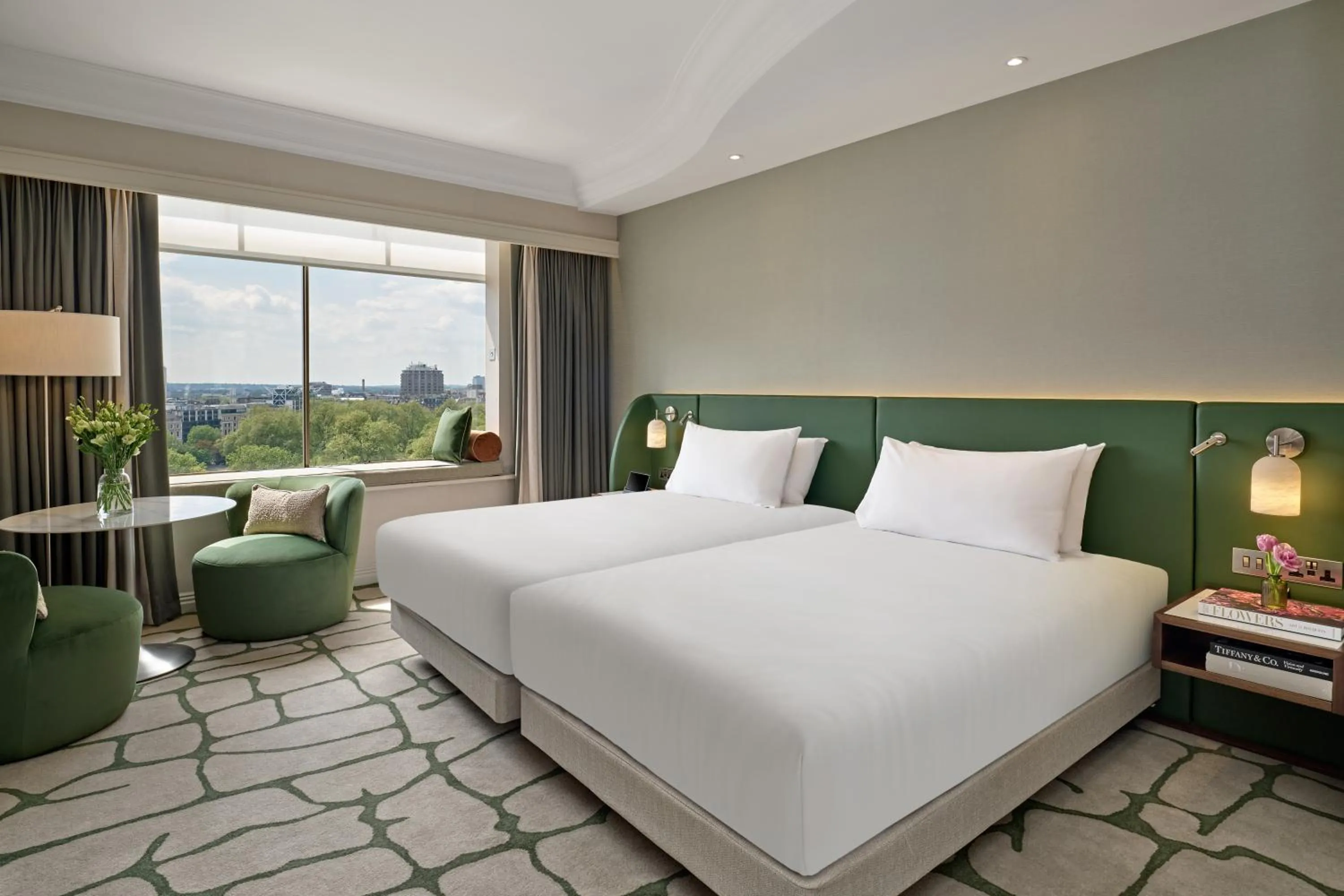 Photo of the whole room, Bed in London Hilton on Park Lane