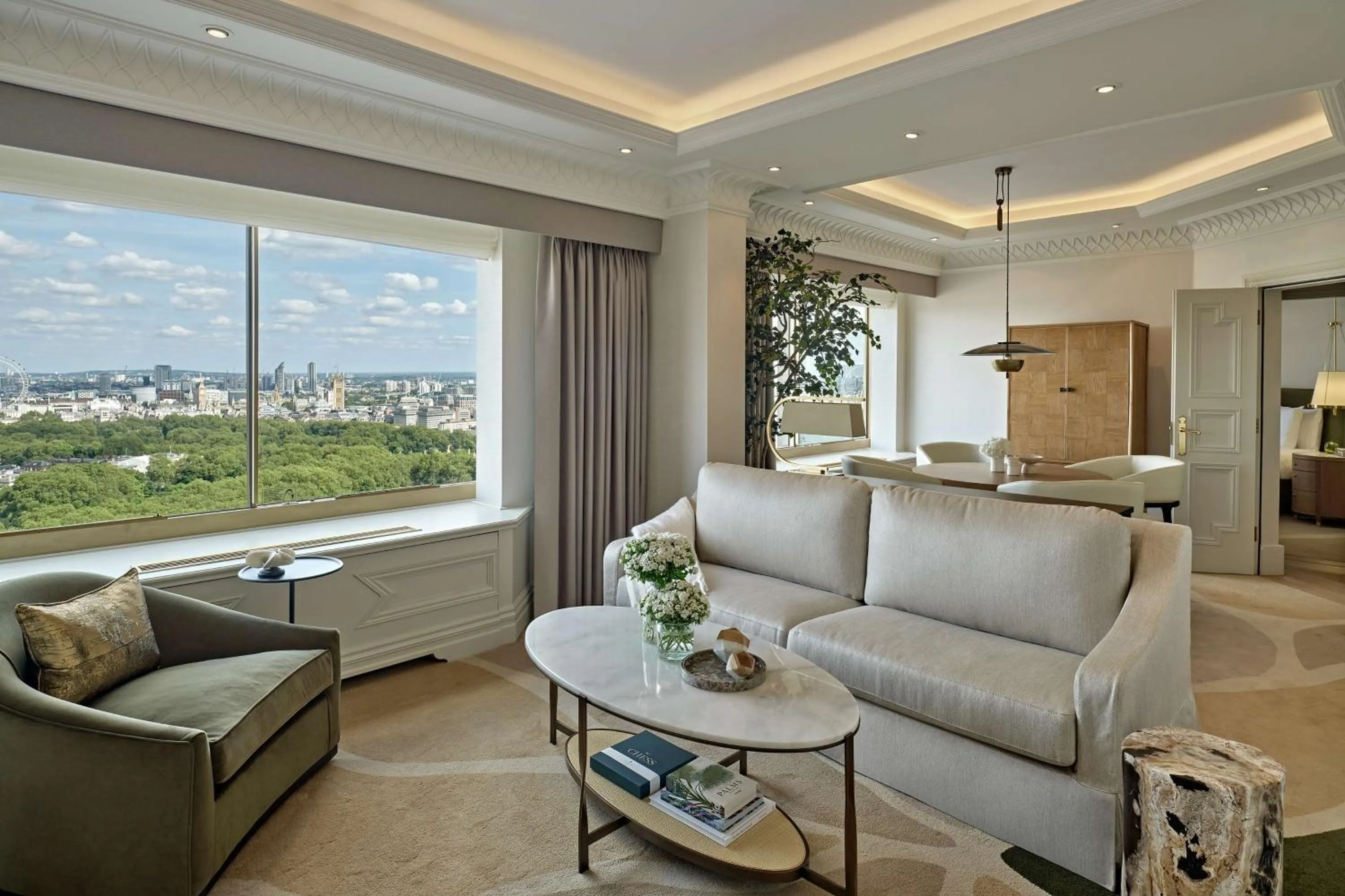 Photo of the whole room in London Hilton on Park Lane