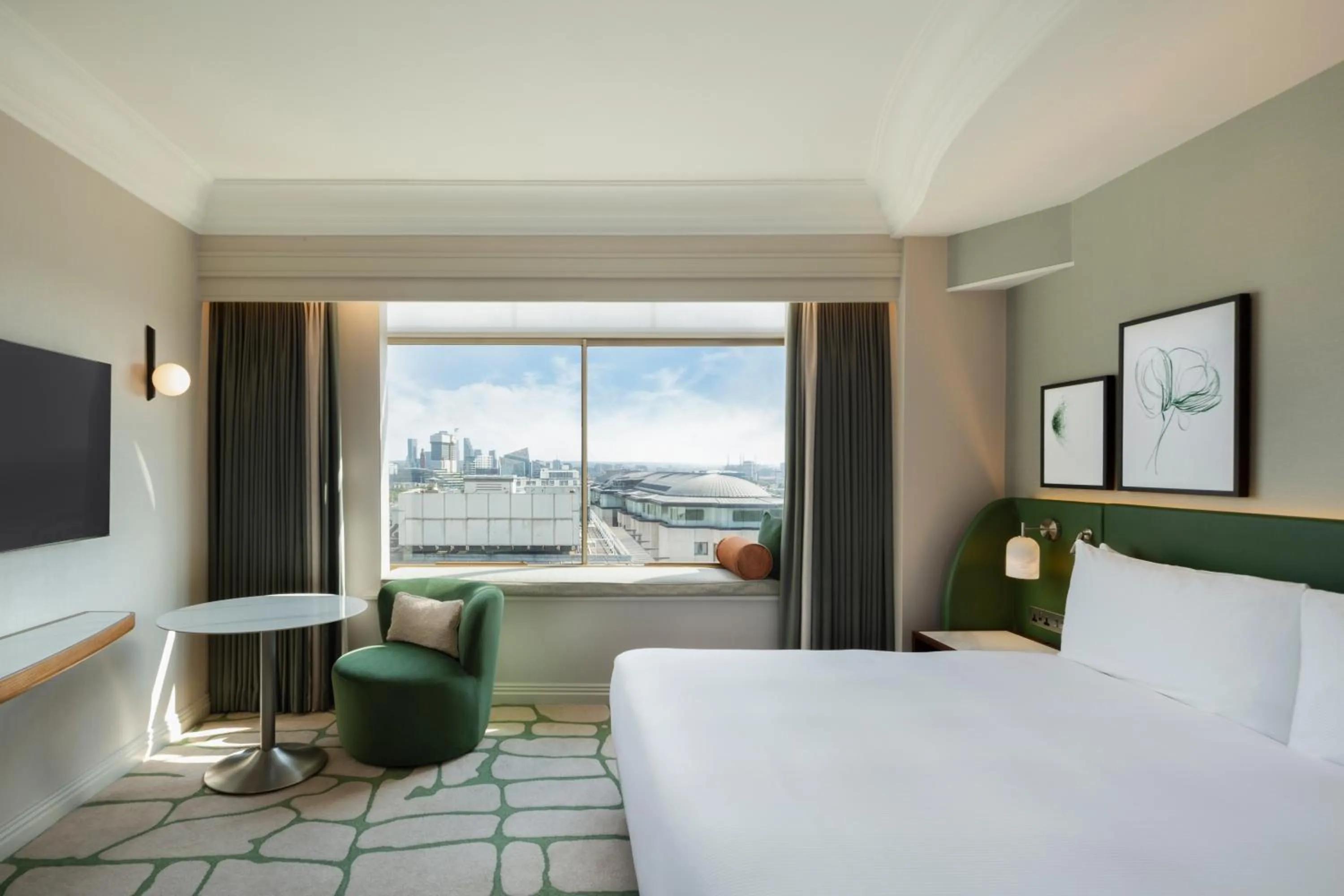 Bedroom, Bed in London Hilton on Park Lane