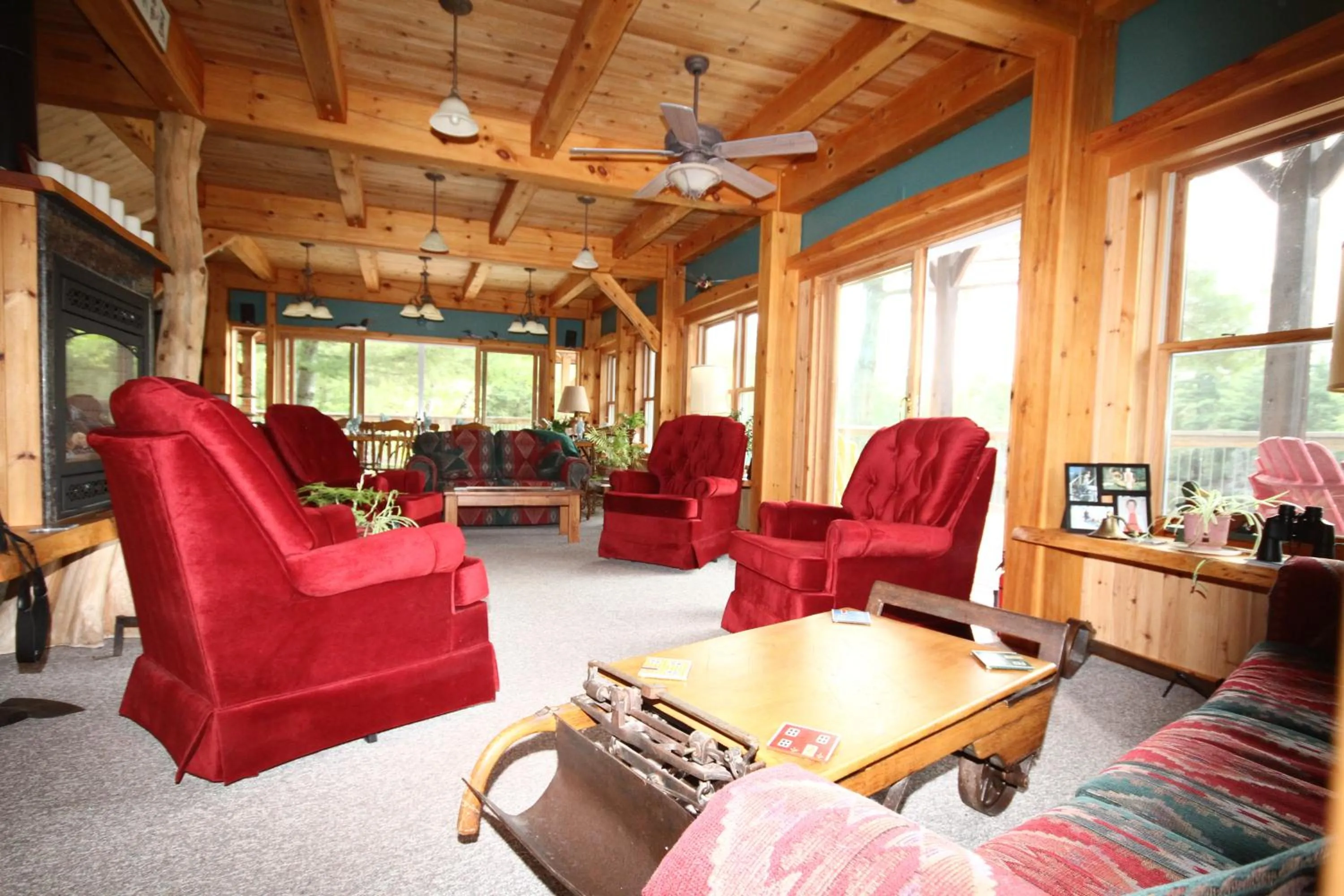 Communal lounge/ TV room in Sunny Rock Bed & Breakfast