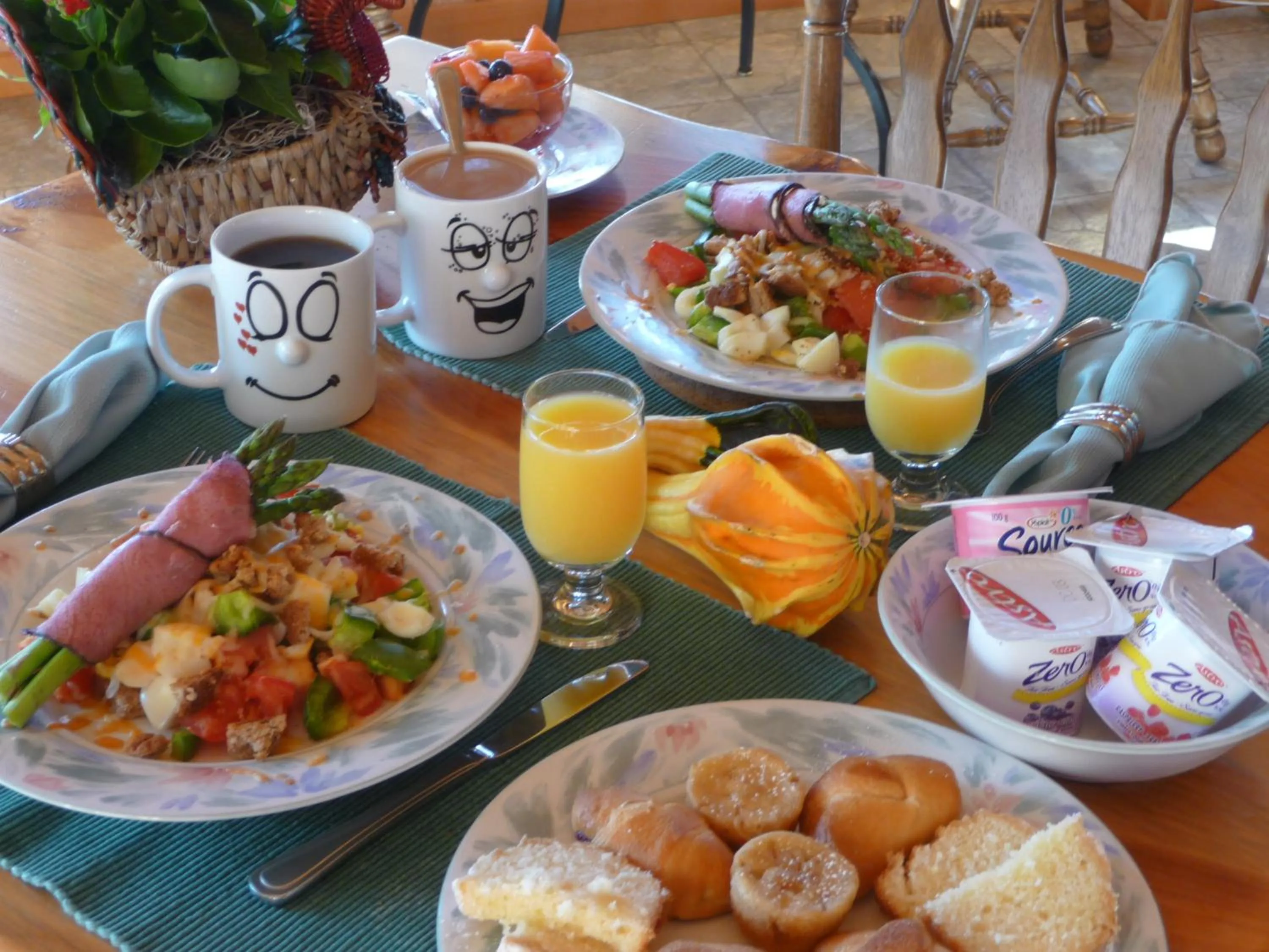 Communal lounge/ TV room in Sunny Rock Bed & Breakfast