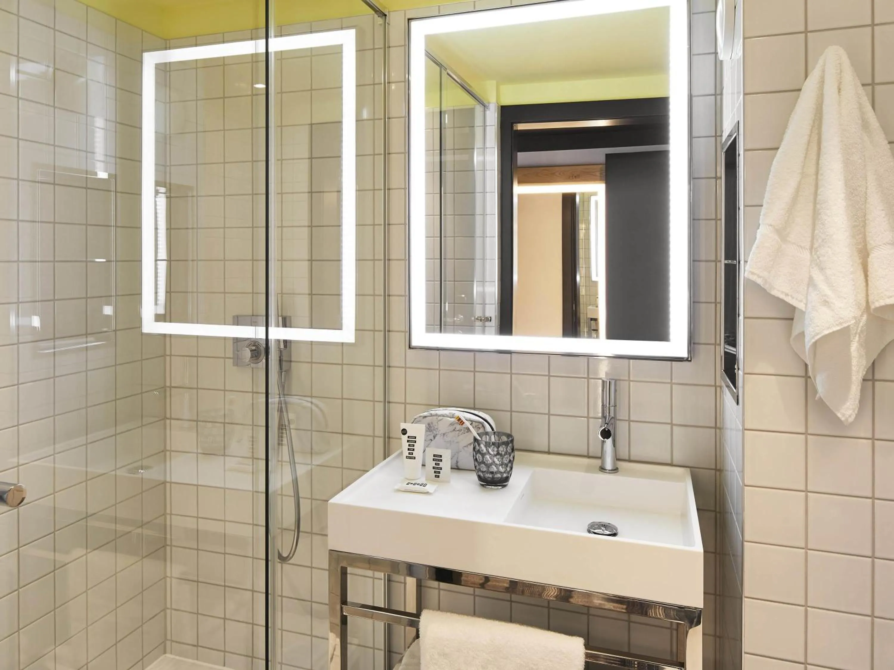 Bedroom in Mama Shelter London - Shoreditch