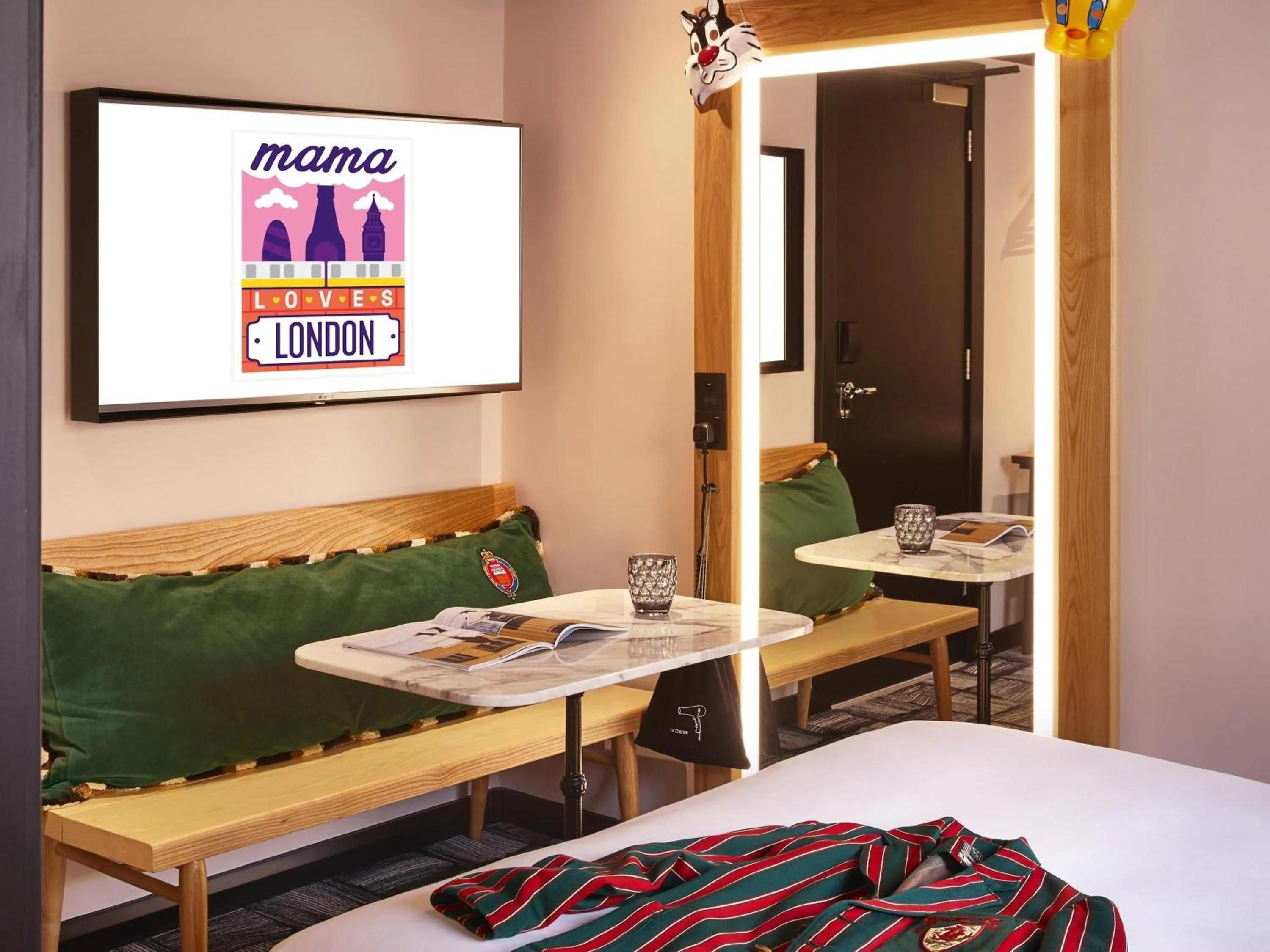 Bedroom, Bed in Mama Shelter London - Shoreditch