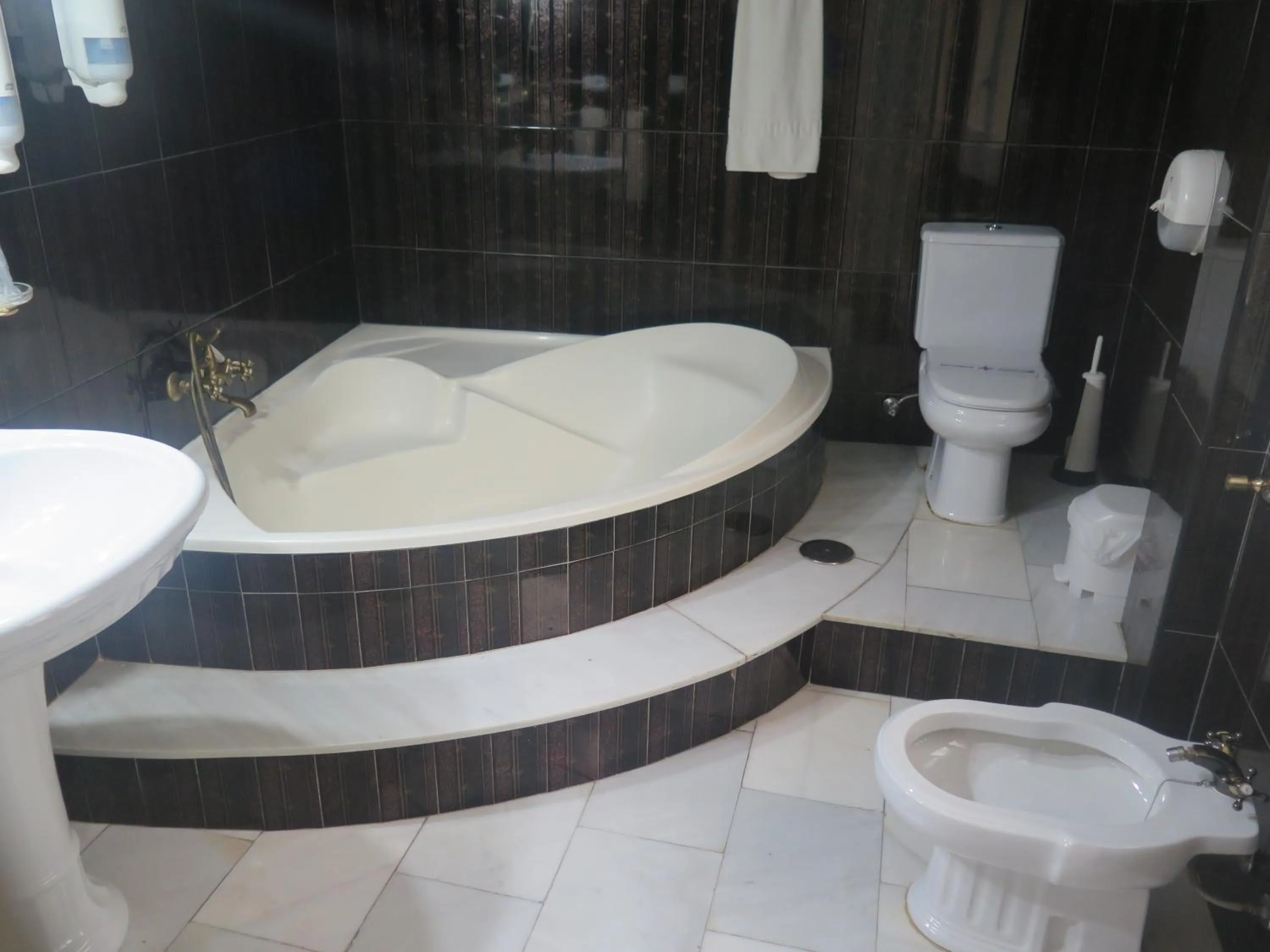 Bathroom in Hotel Restaurante Boabdil