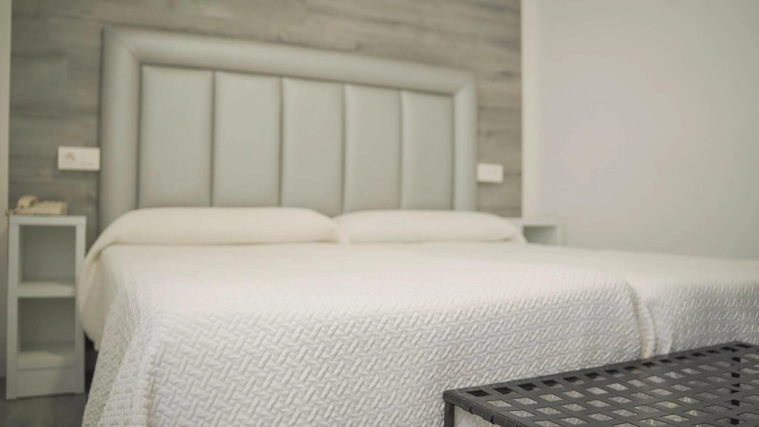 Bed in Hotel Restaurante Boabdil