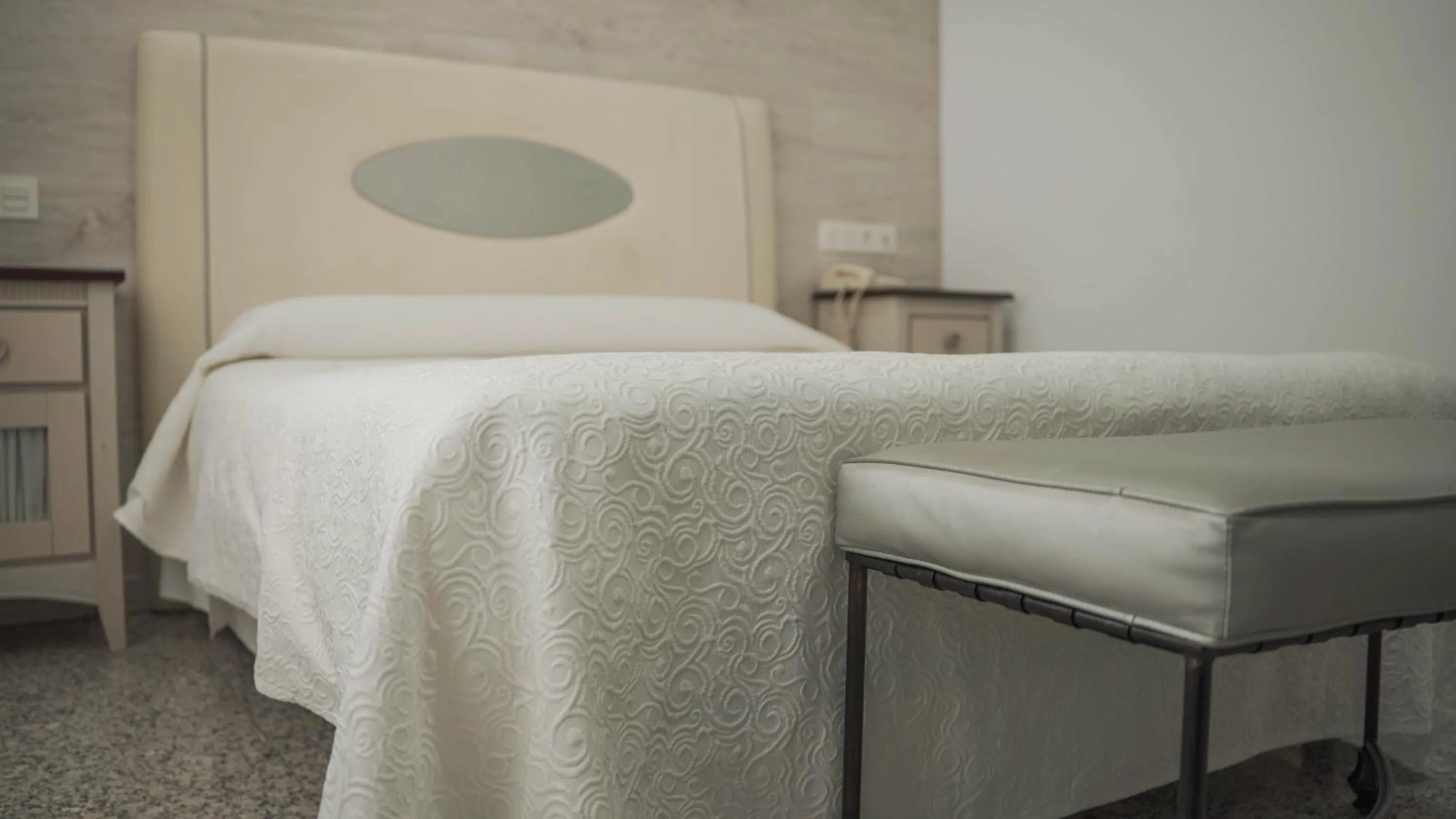 Bed in Hotel Restaurante Boabdil