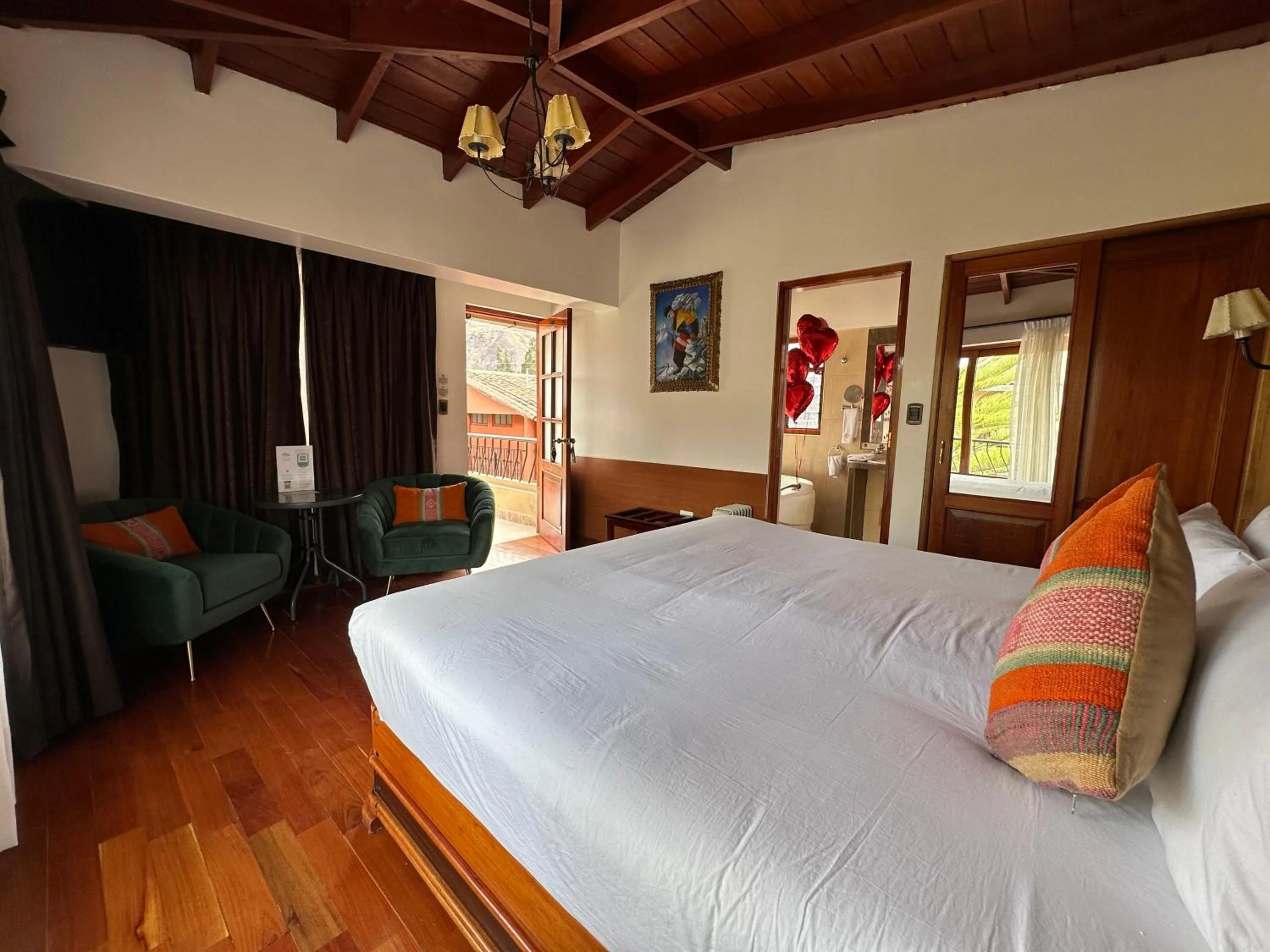 Decorative detail, Bed in Hotel Mabey Urubamba