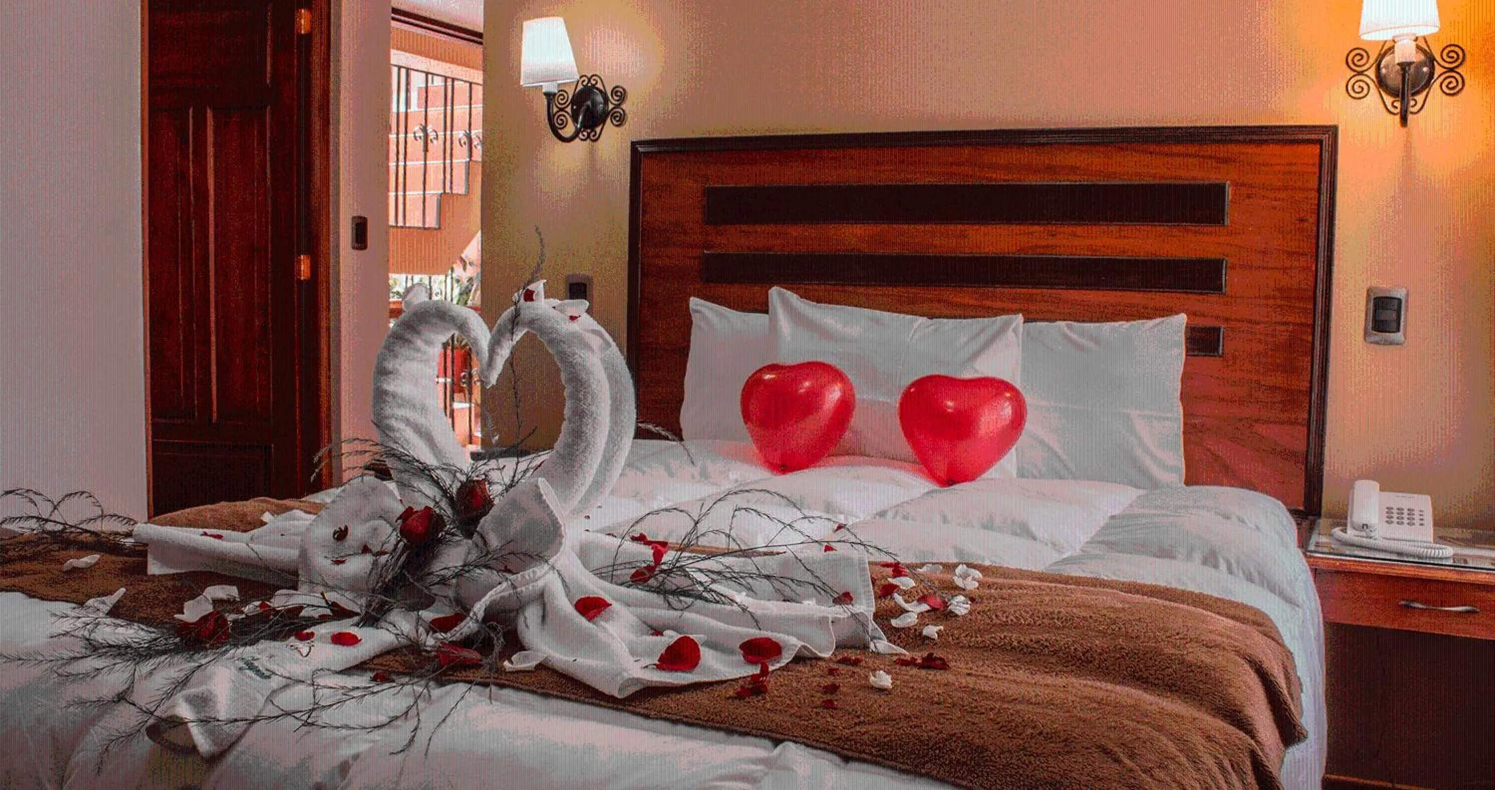 Bathroom, Bed in Hotel Mabey Urubamba