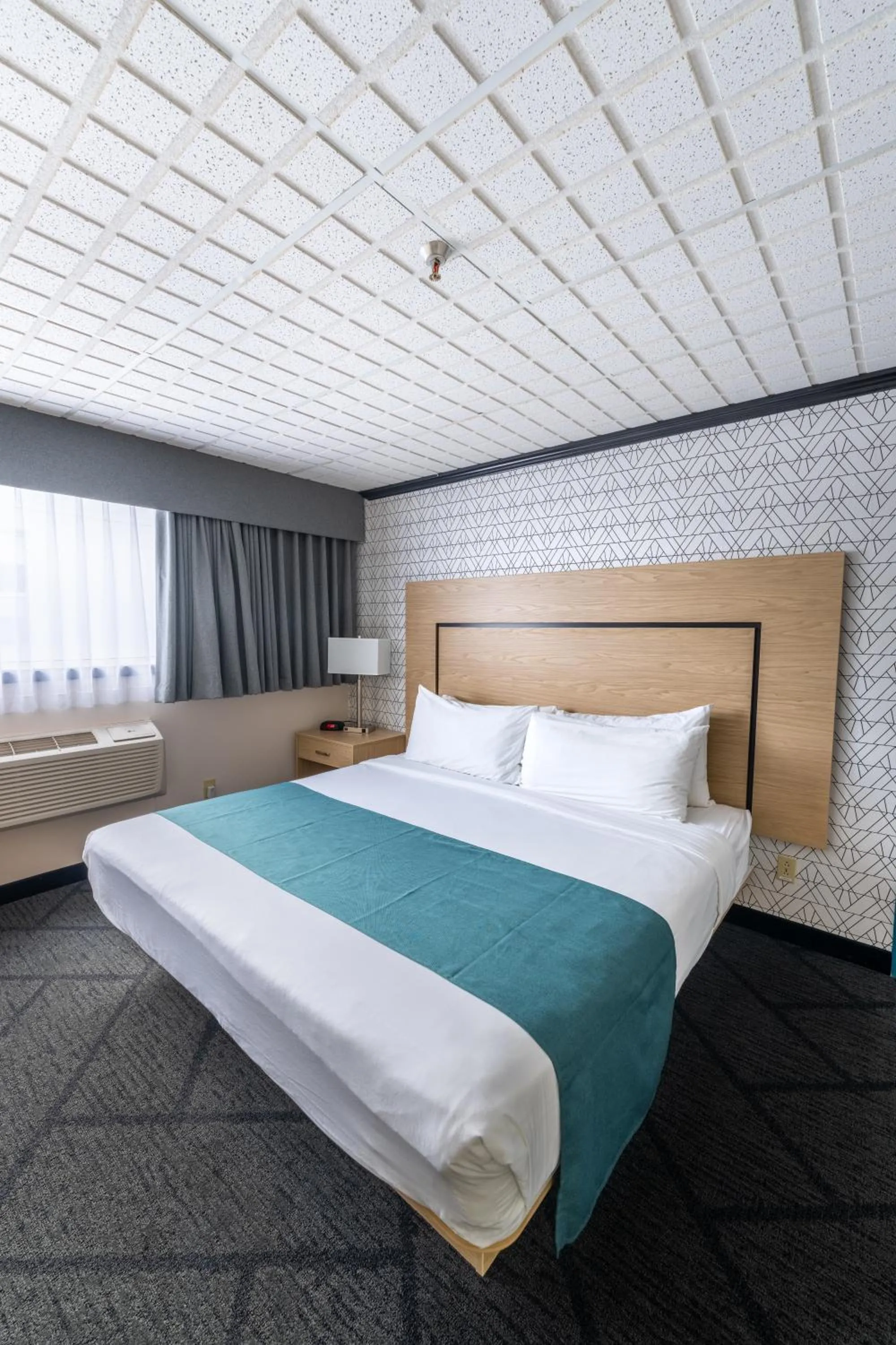 Bed in Sternwheeler Hotel & Conference Centre, Trademark by Wyndham