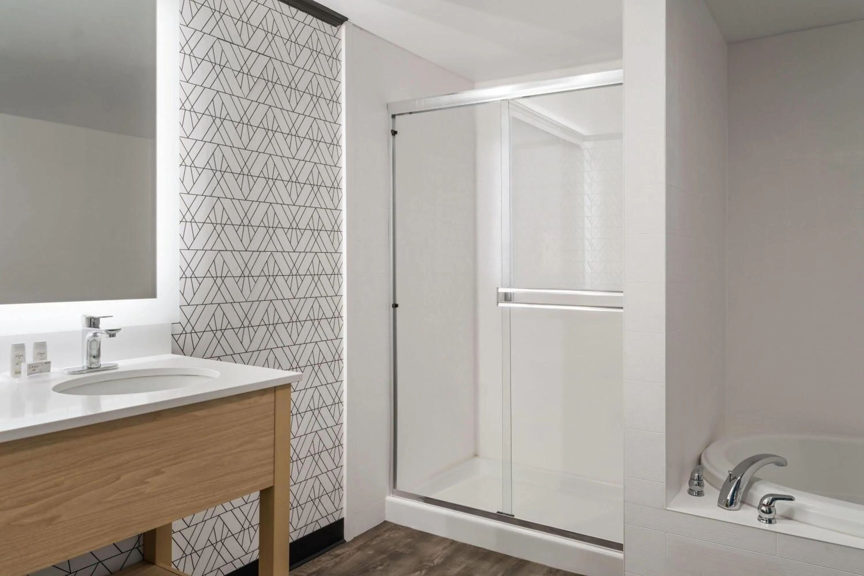 Bathroom in Sternwheeler Hotel & Conference Centre, Trademark by Wyndham