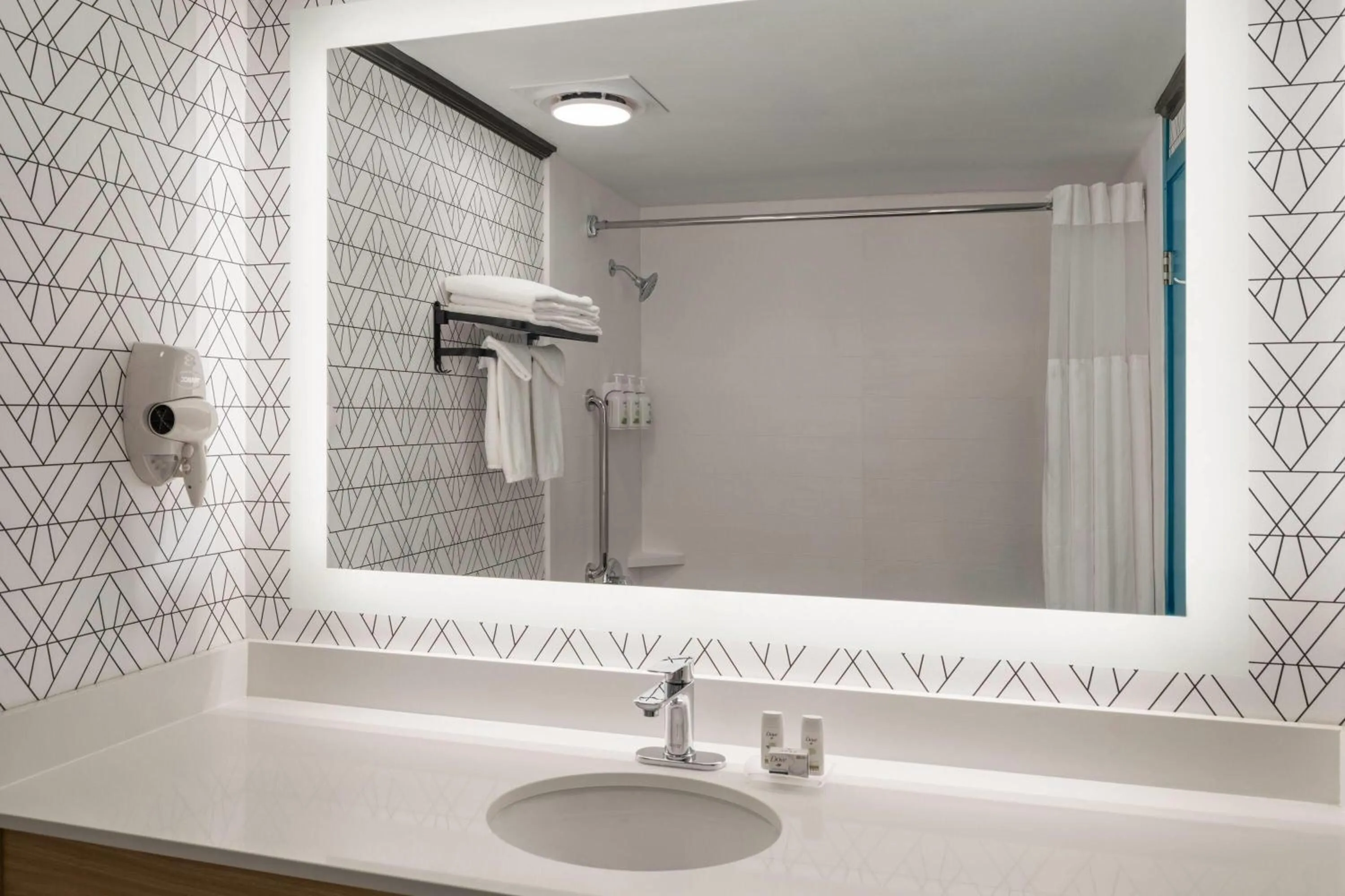 Bathroom in Sternwheeler Hotel & Conference Centre, Trademark by Wyndham