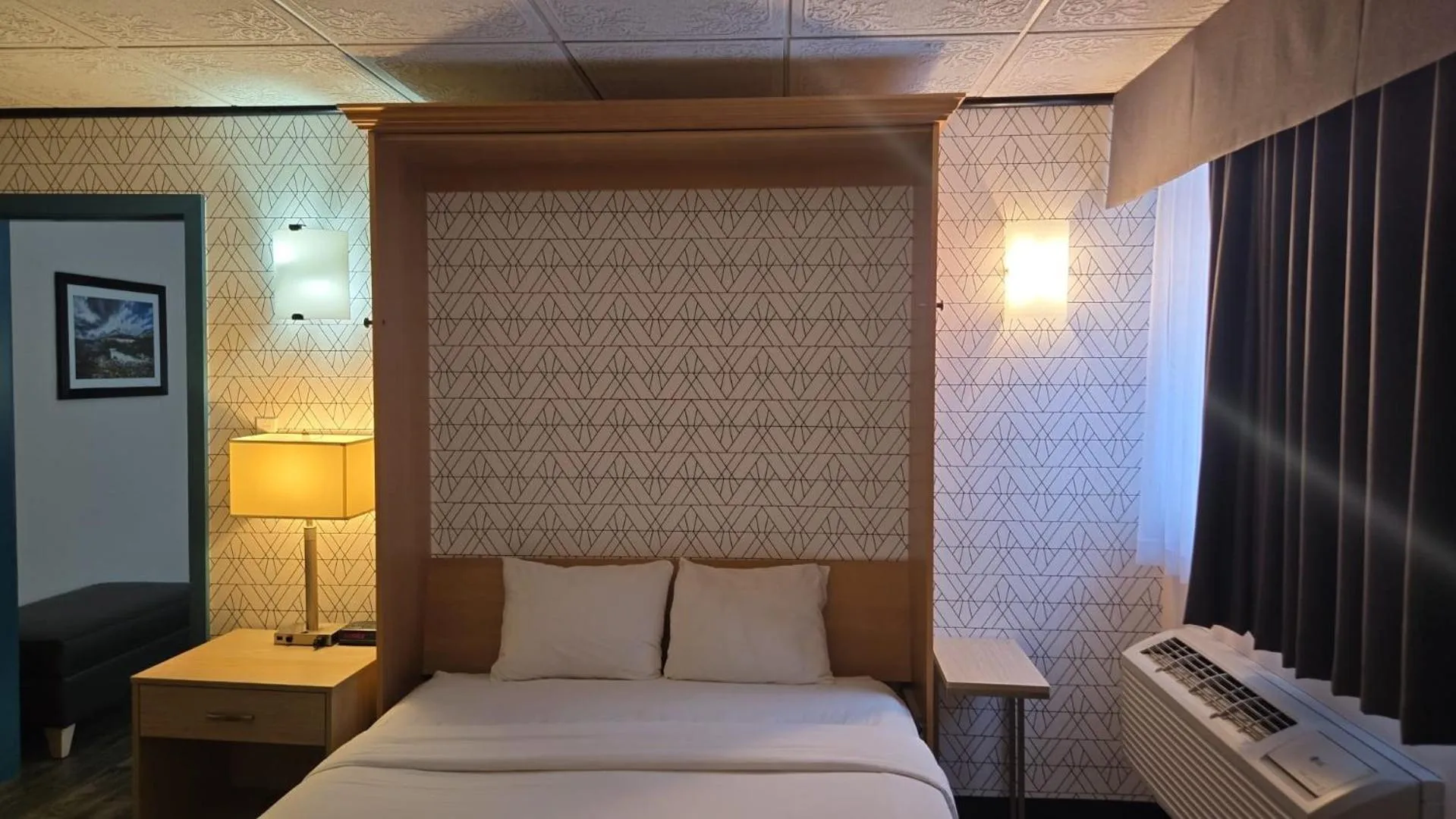 Bed in Sternwheeler Hotel & Conference Centre, Trademark by Wyndham
