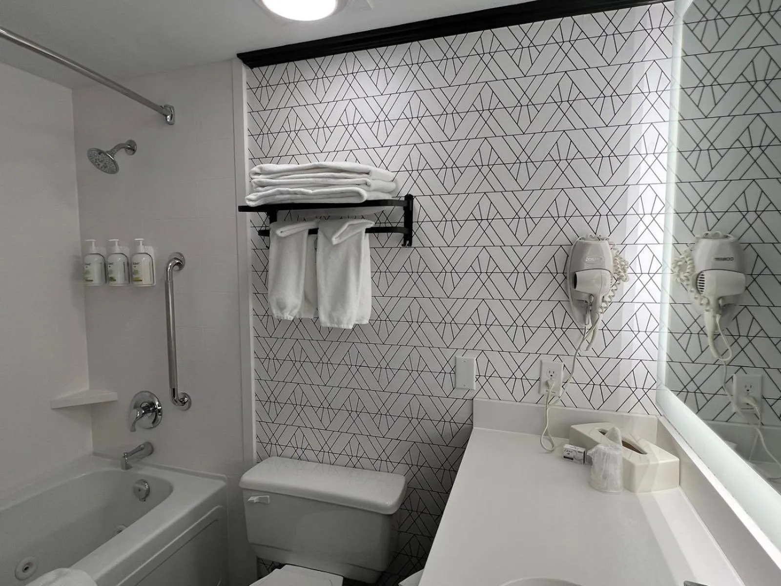 Bathroom in Sternwheeler Hotel & Conference Centre, Trademark by Wyndham