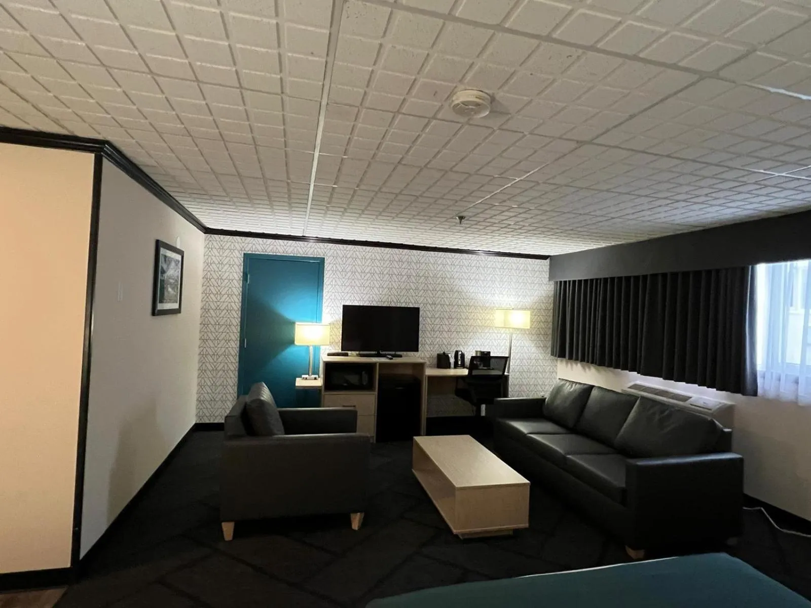 Living room in Sternwheeler Hotel & Conference Centre, Trademark by Wyndham