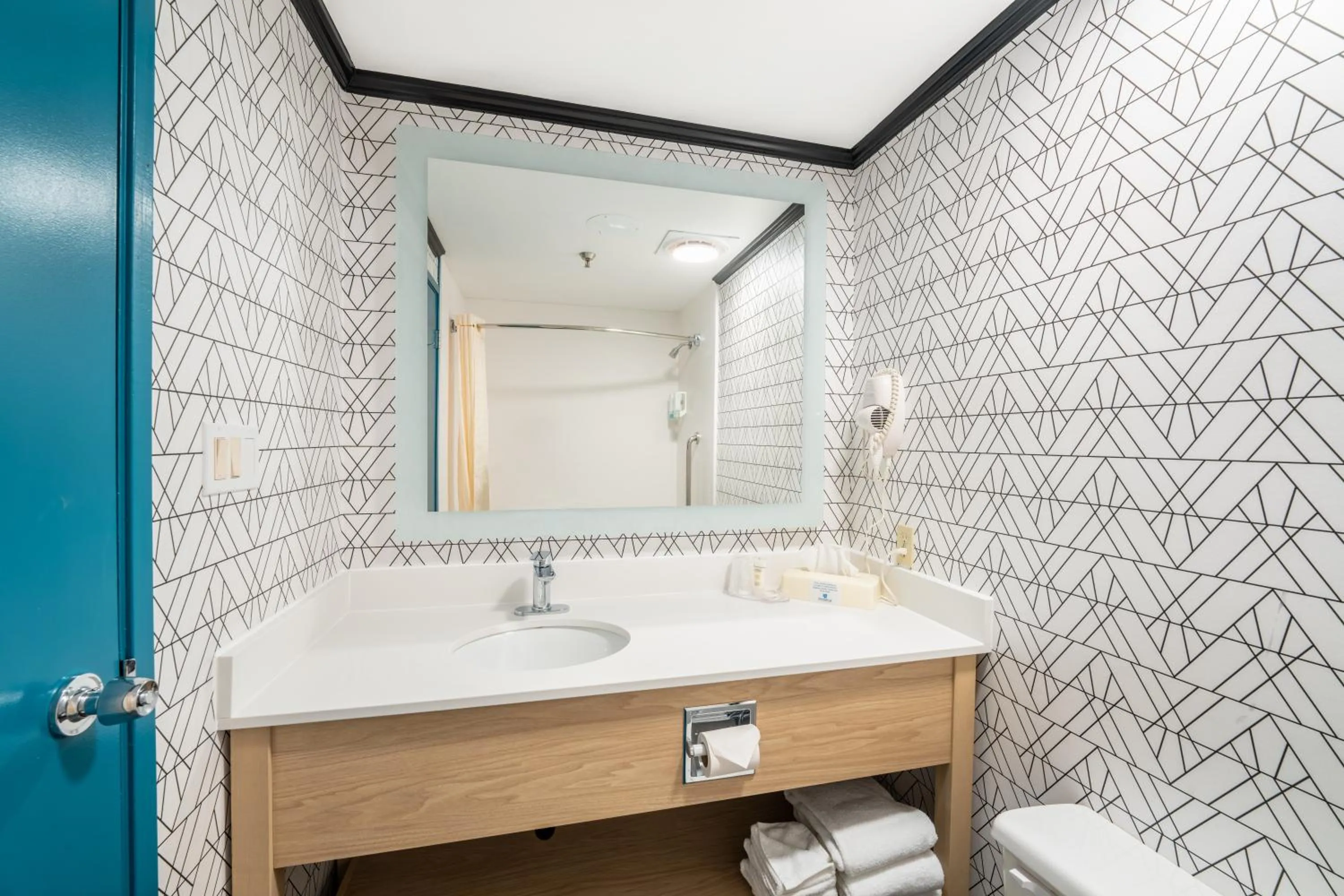 Bathroom in Sternwheeler Hotel & Conference Centre, Trademark by Wyndham