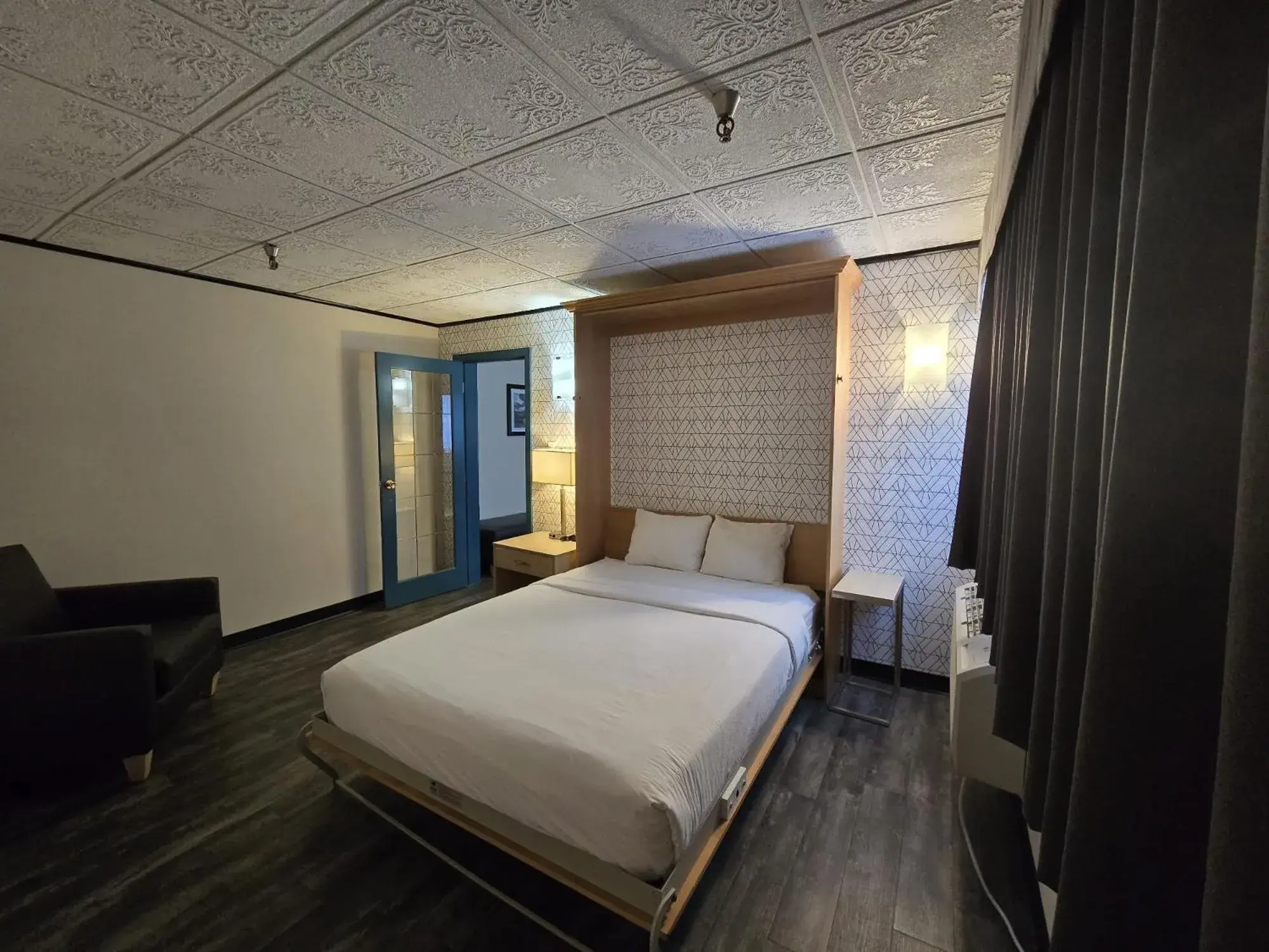 Queen Muphy Bed Room - Non-Smoking in Sternwheeler Hotel & Conference Centre, Trademark by Wyndham Queen Muphy Bed Room - Non-Smoking in Sternwheeler Hotel & Conference Centre, Trademark by Wyndham