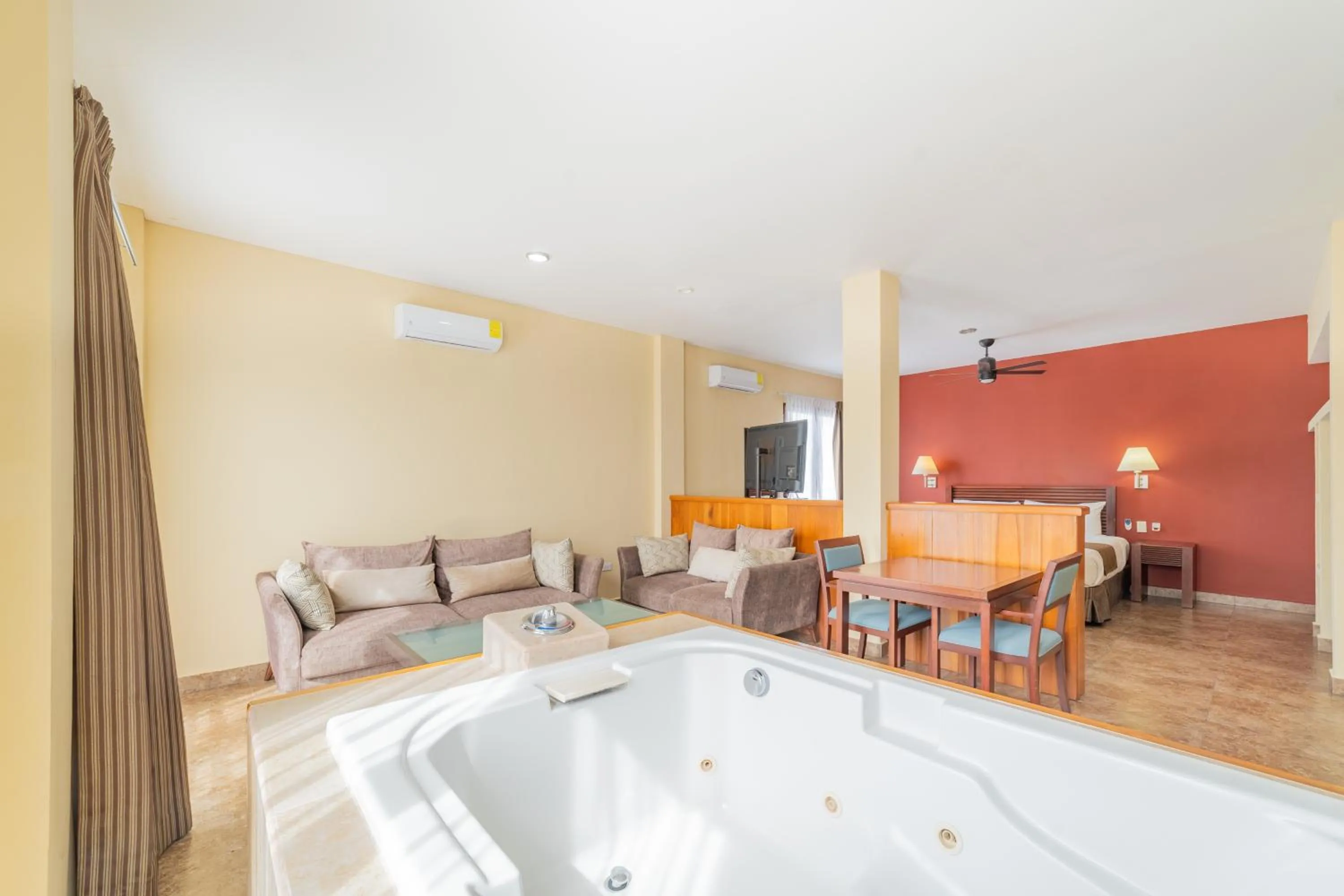 Hot Tub in Seven Crown La Paz Centro Historico