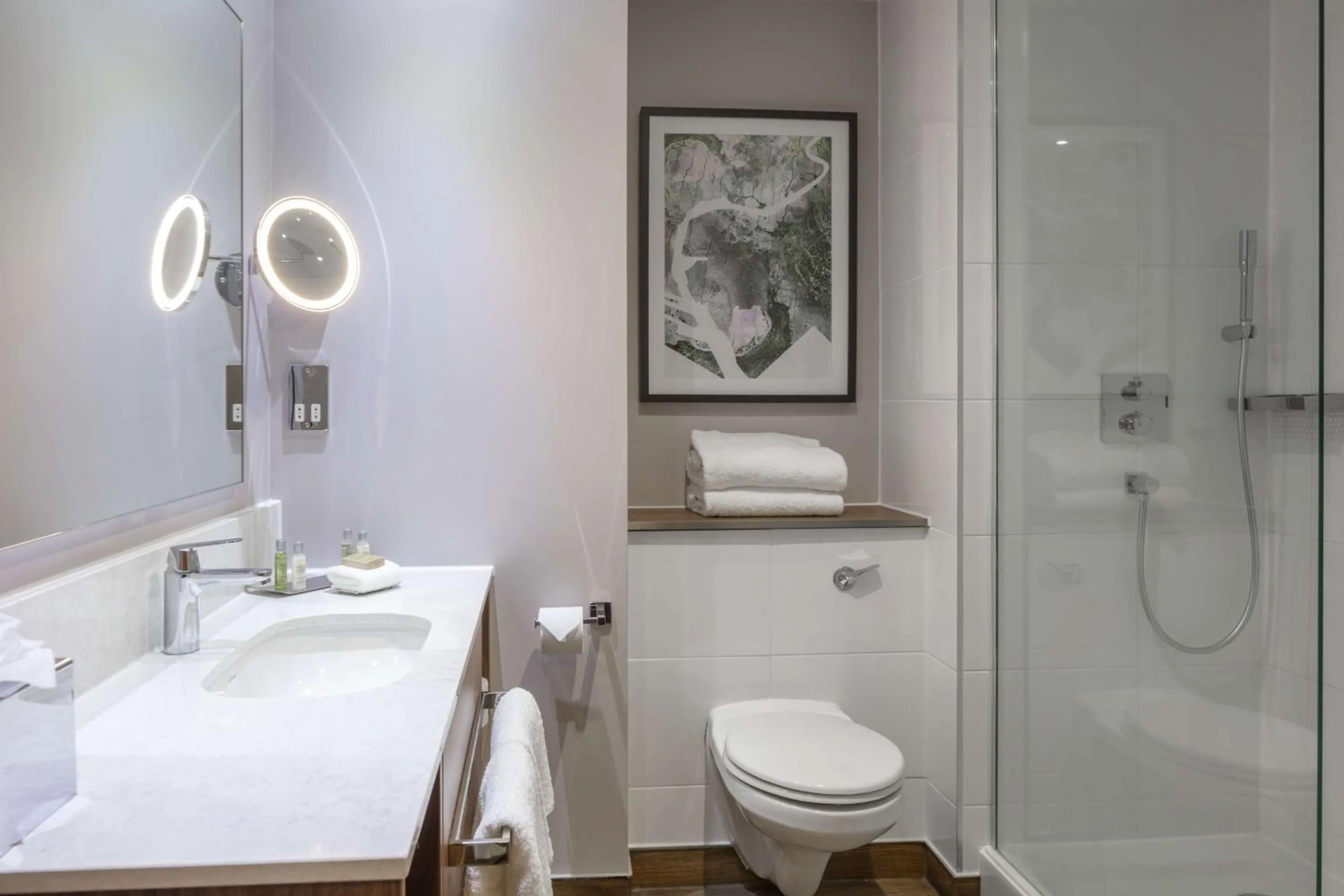 Toilet in DoubleTree by Hilton Edinburgh Airport