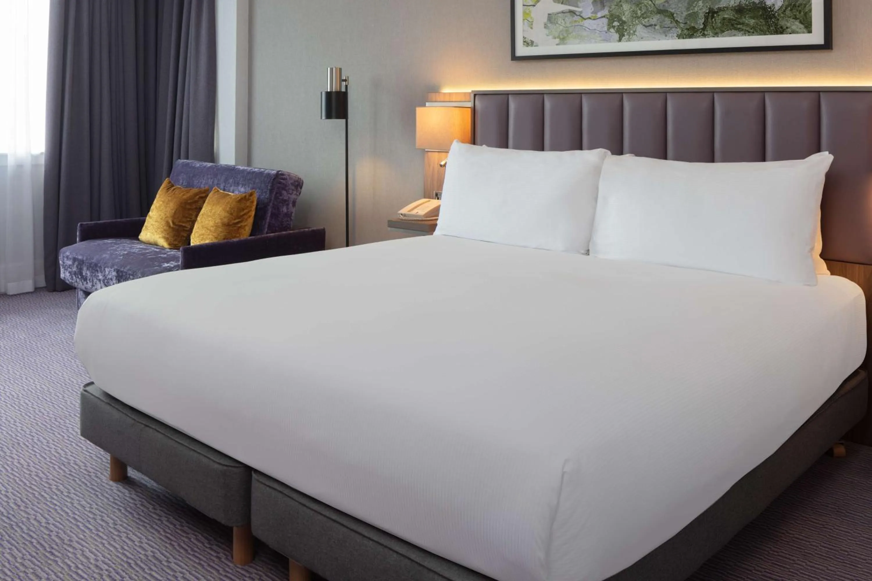 Bed in DoubleTree by Hilton Edinburgh Airport