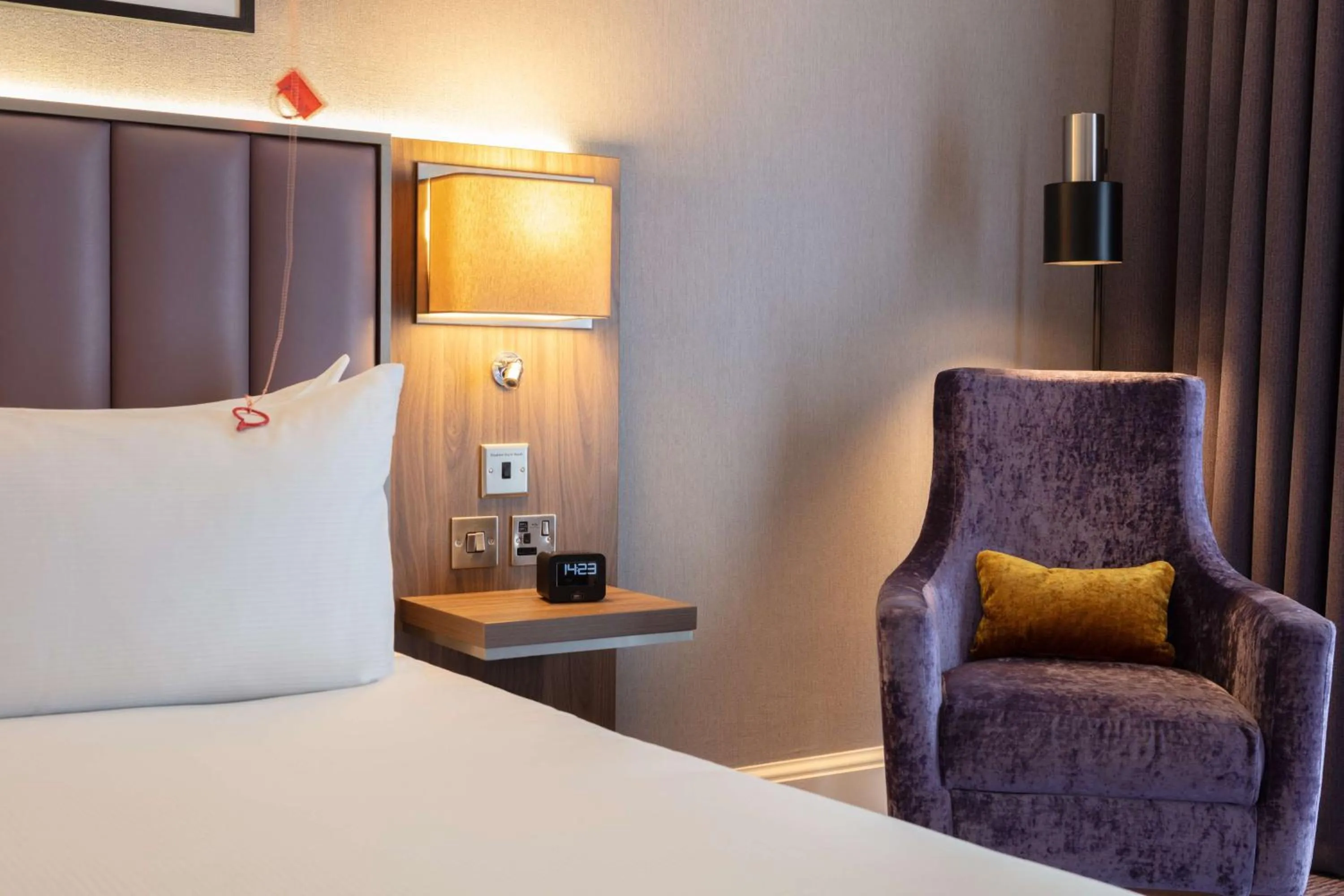 Bed in DoubleTree by Hilton Edinburgh Airport