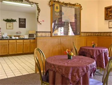 Restaurant/places to eat in Super 8 by Wyndham Batesville