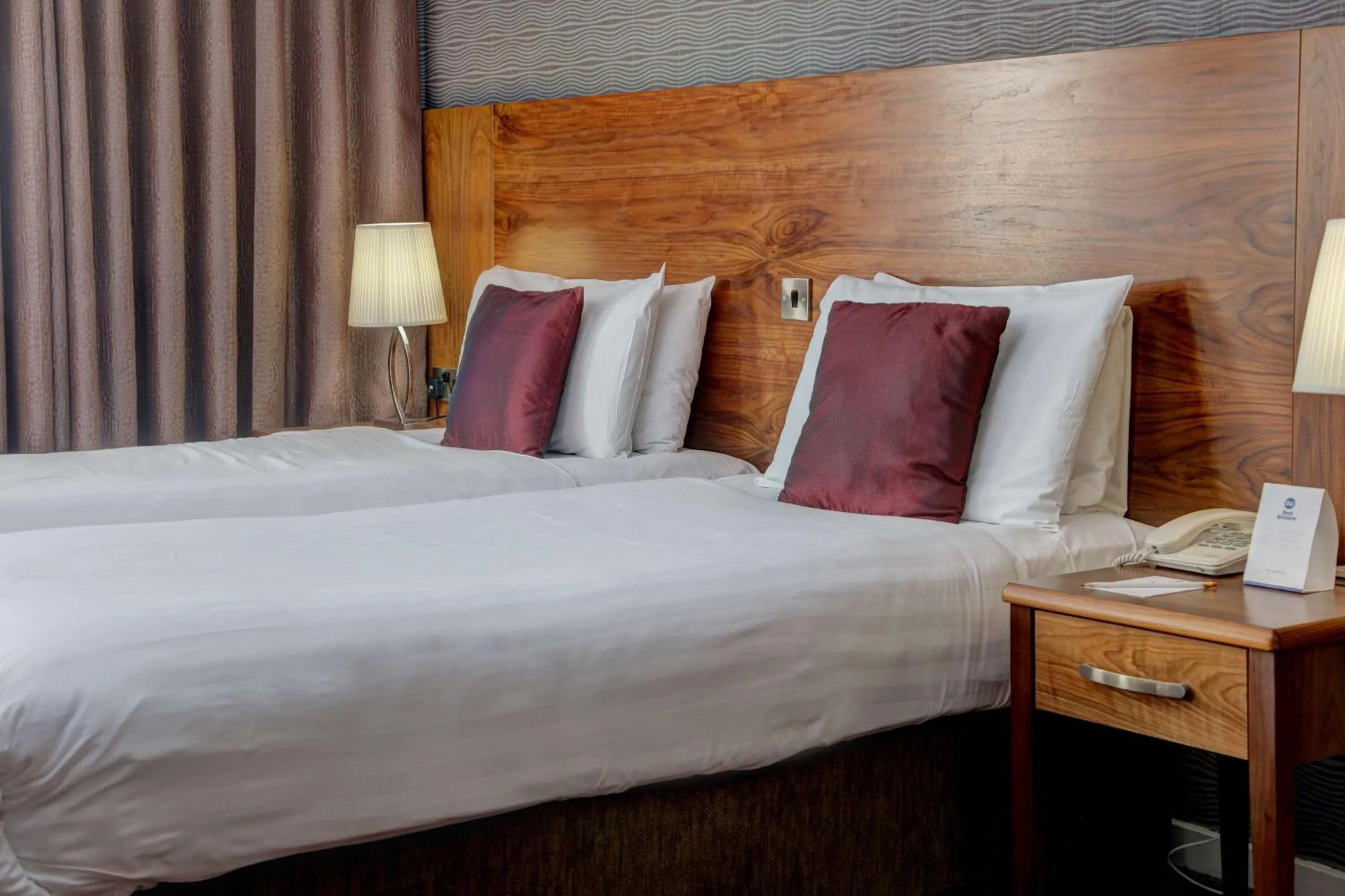 Photo of the whole room, Bed in Best Western Kings Manor