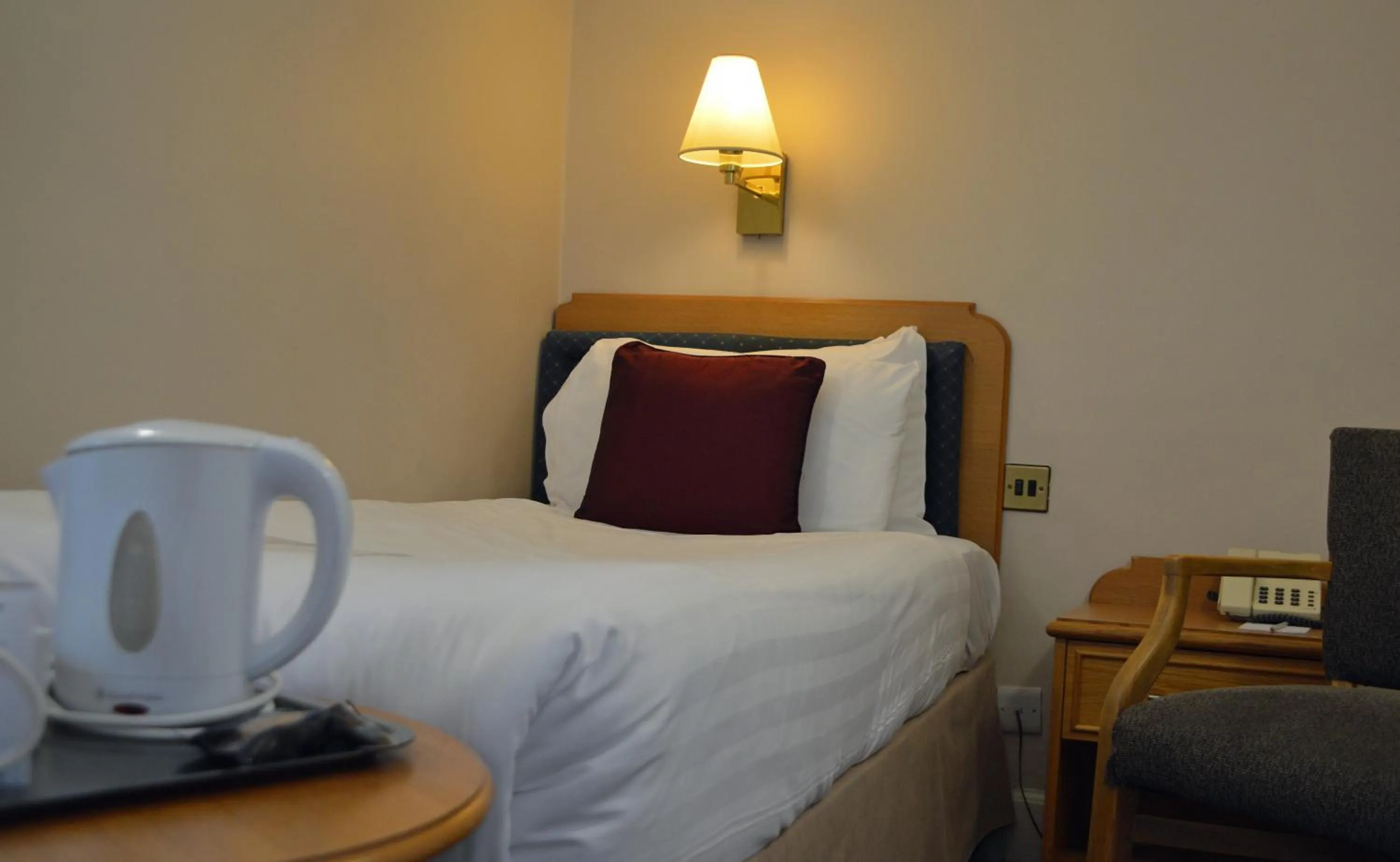 Other, Bed in Best Western Kings Manor