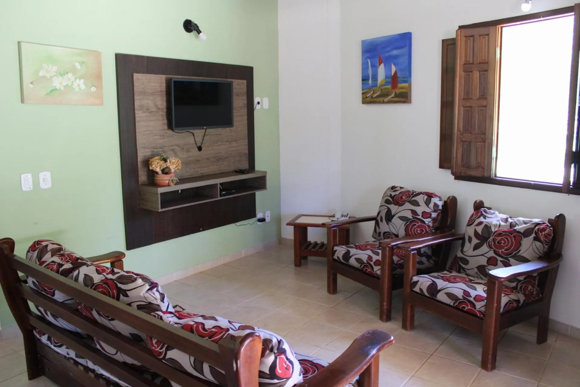 Communal lounge/ TV room in Hotel Residencial do Mirante