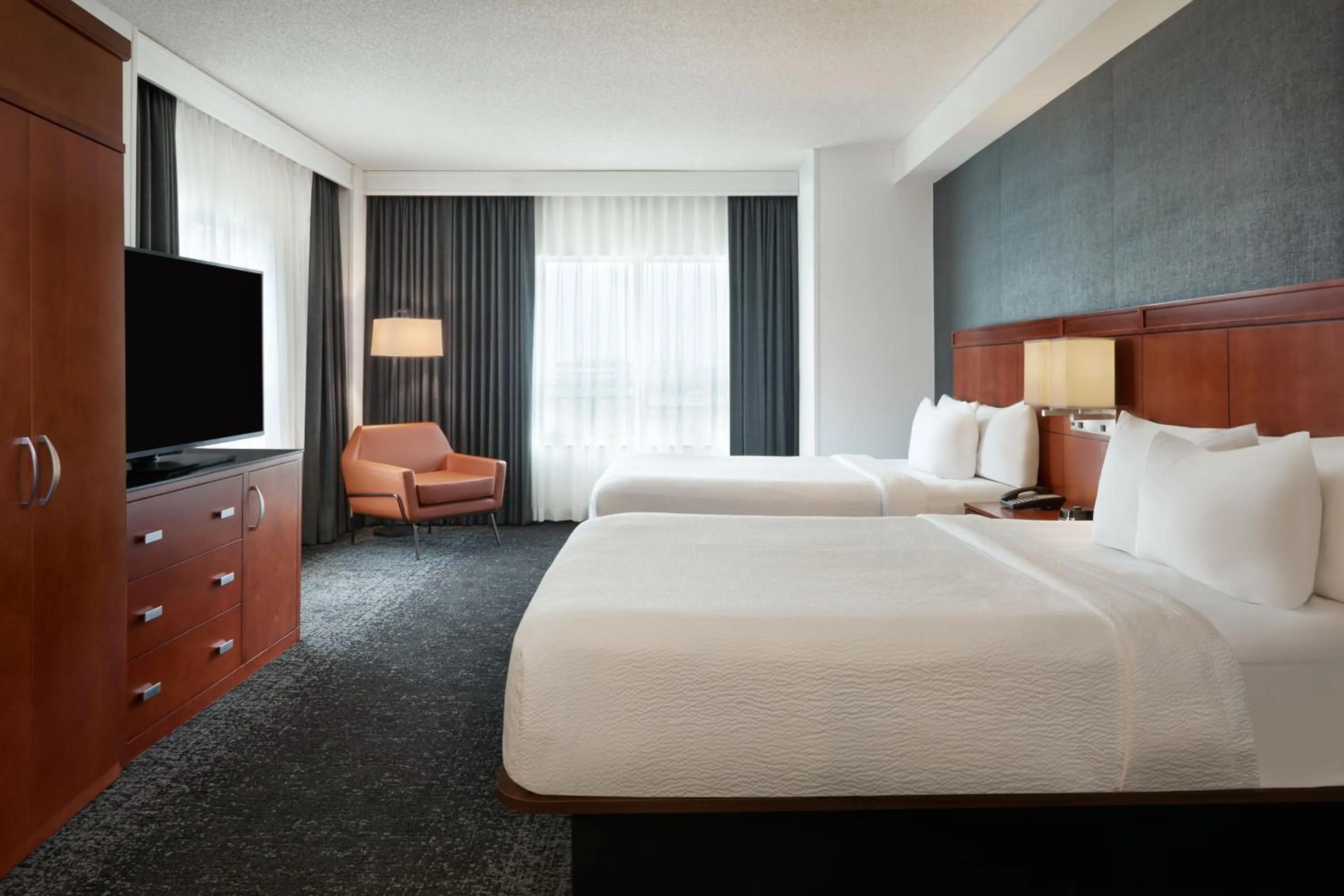 Bedroom, Bed in Courtyard by Marriott Calgary Airport