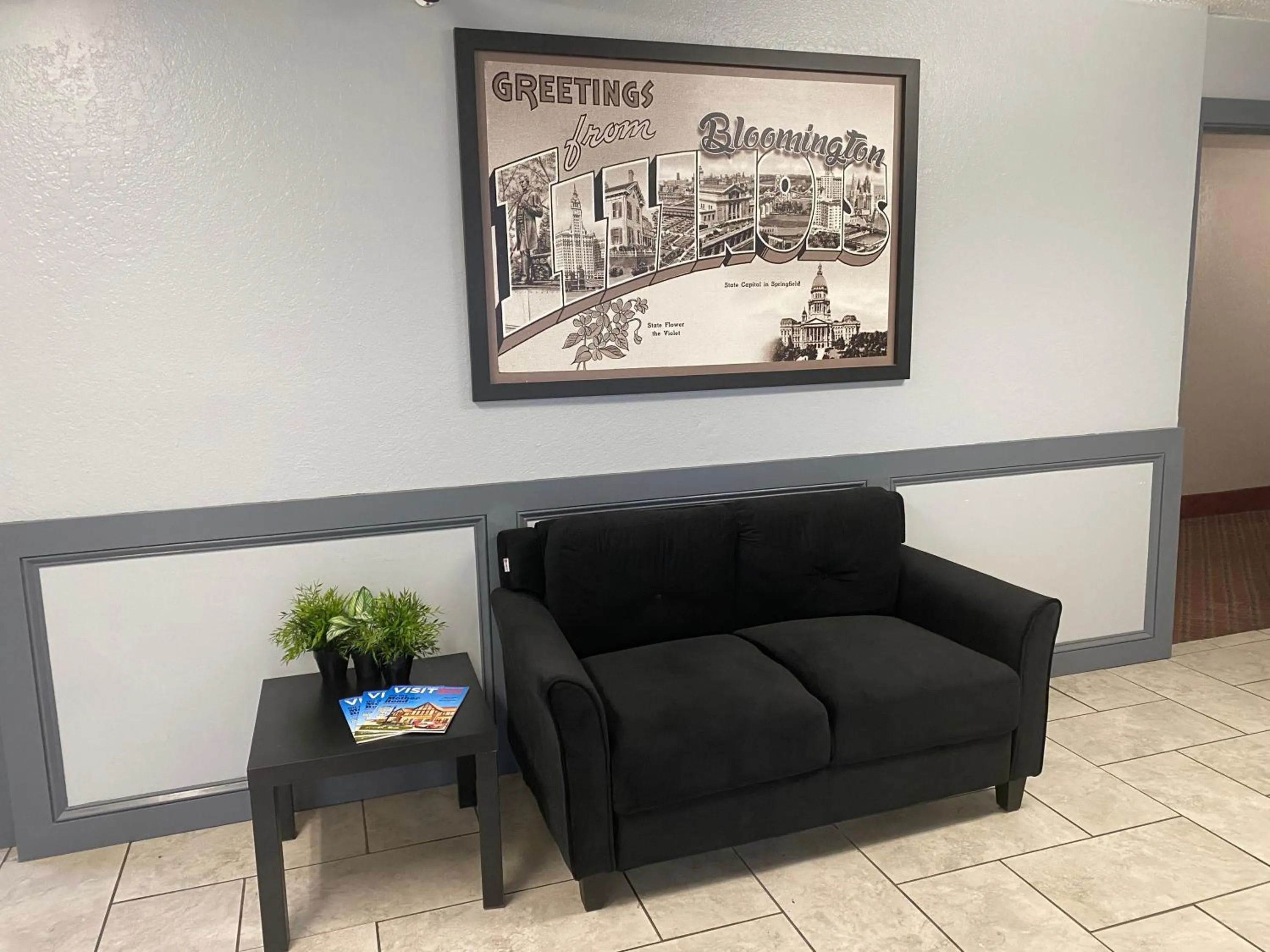 Super 8 by Wyndham Bloomington Normal