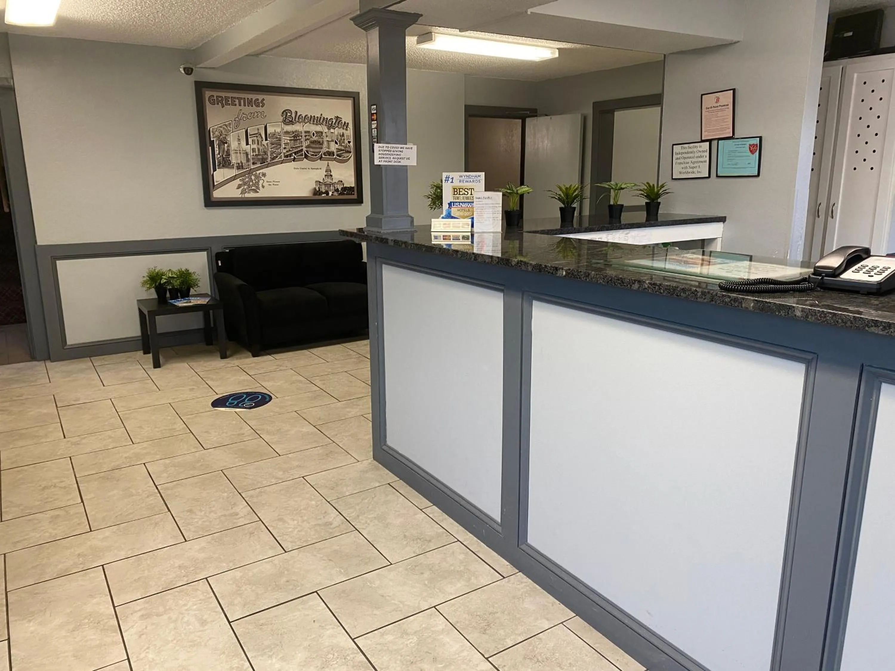 Super 8 by Wyndham Bloomington Normal