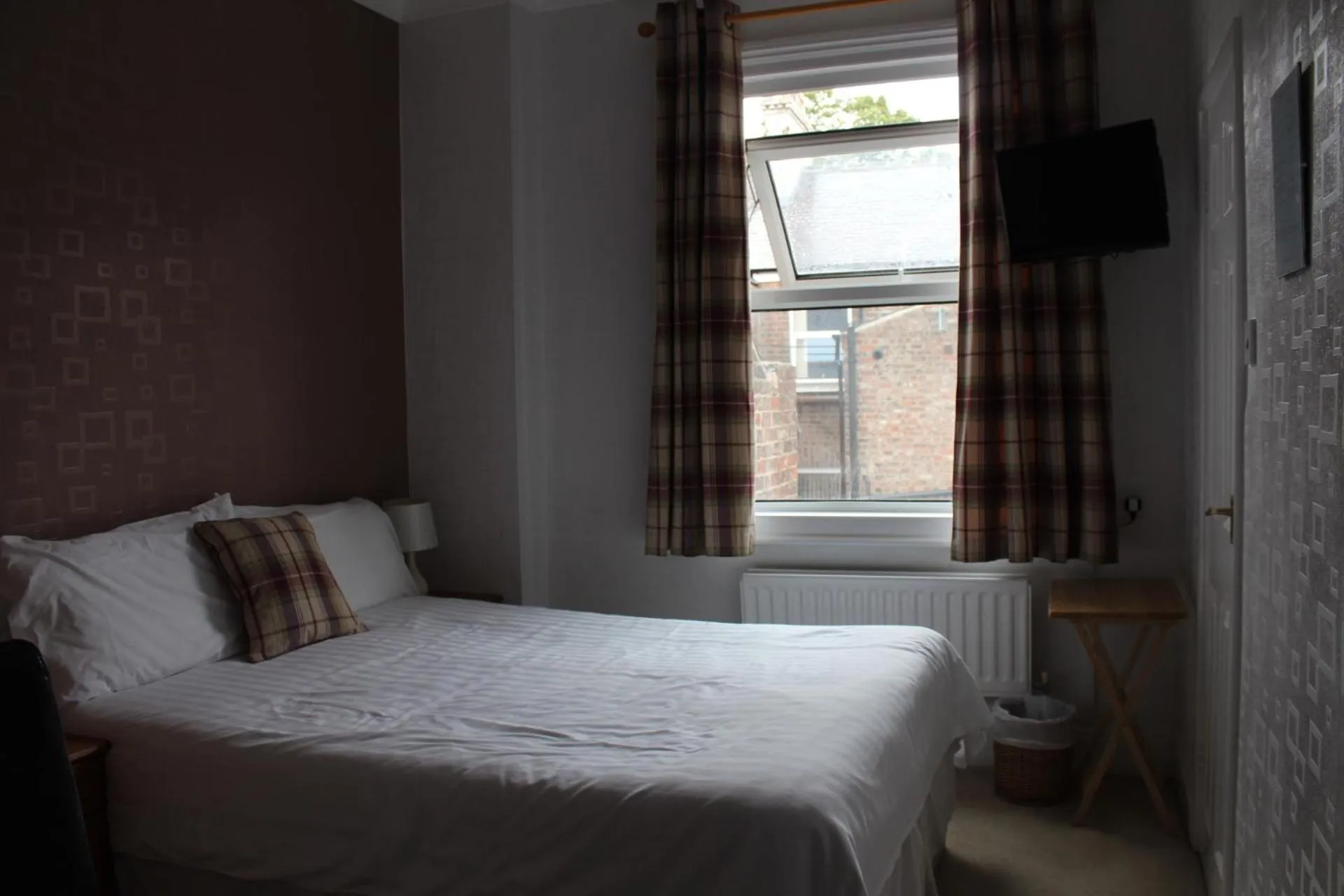 Photo of the whole room, Bed in Grange Lodge